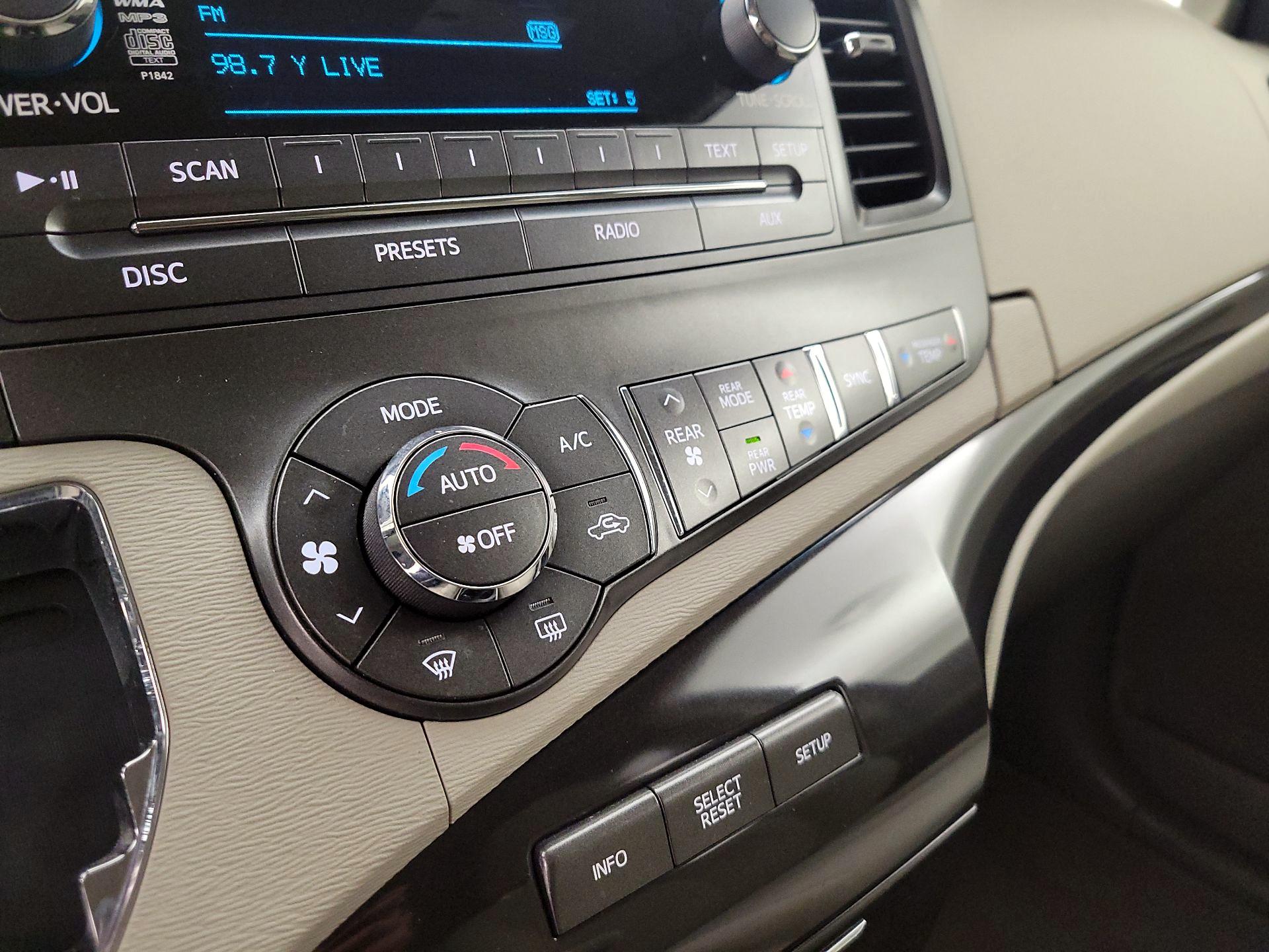 Thumbnail: 2014 Toyota Sienna - 16