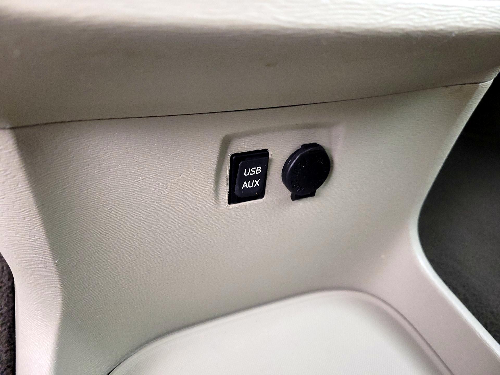 Thumbnail: 2014 Toyota Sienna - 18