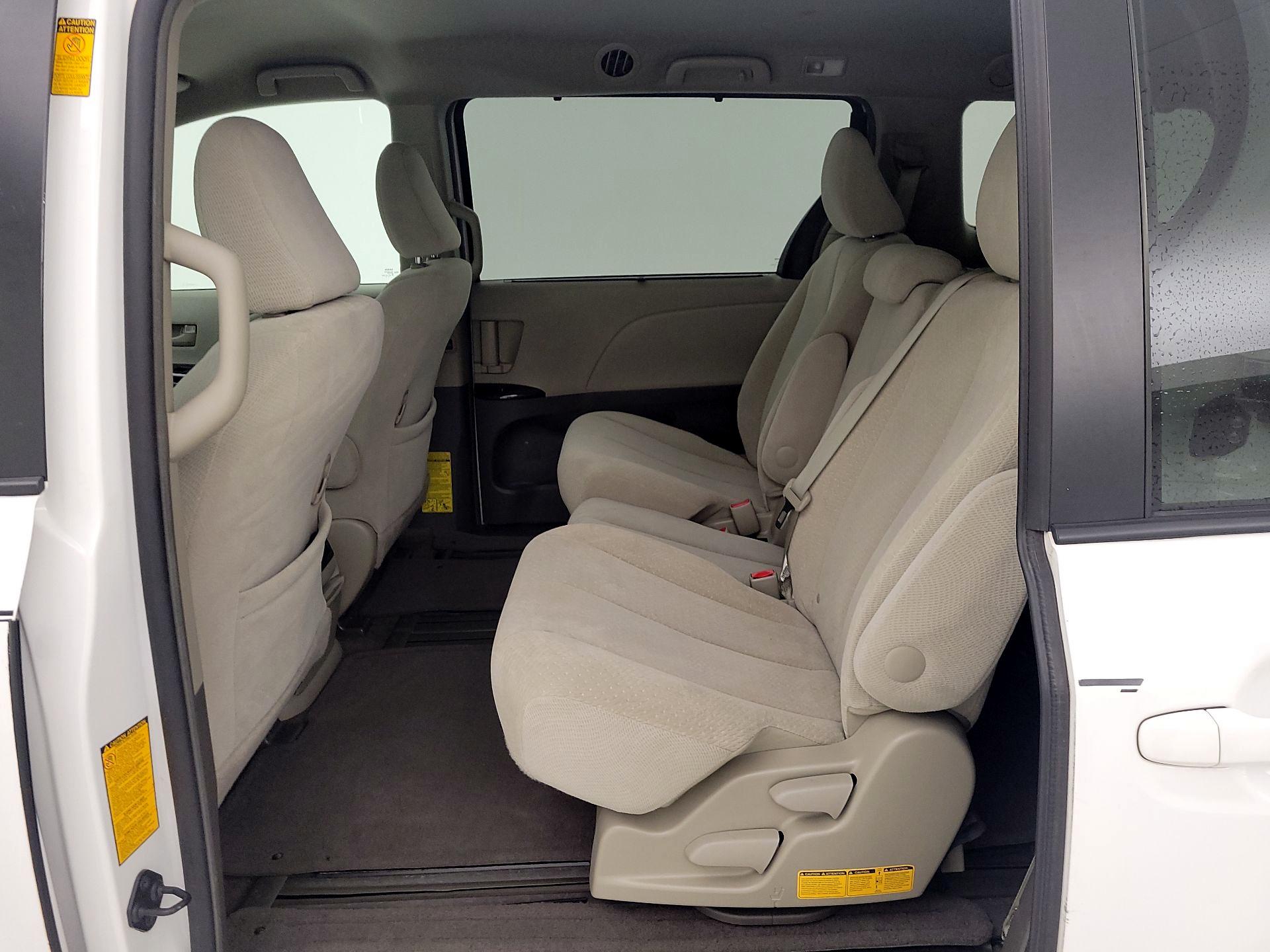 Thumbnail: 2014 Toyota Sienna - 19