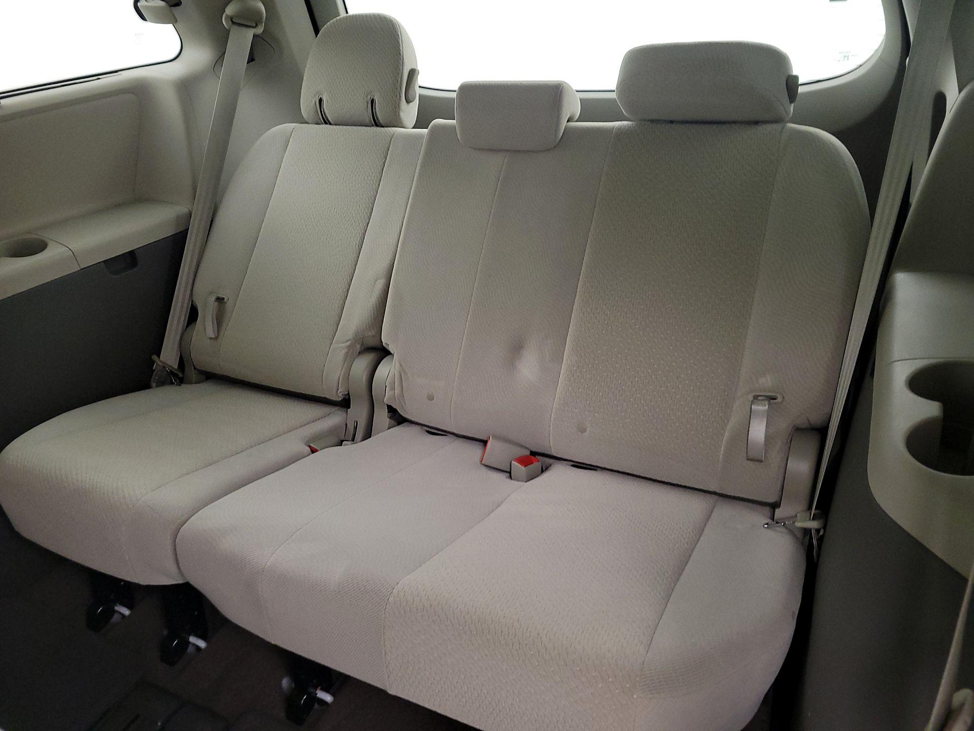 Thumbnail: 2014 Toyota Sienna - 20