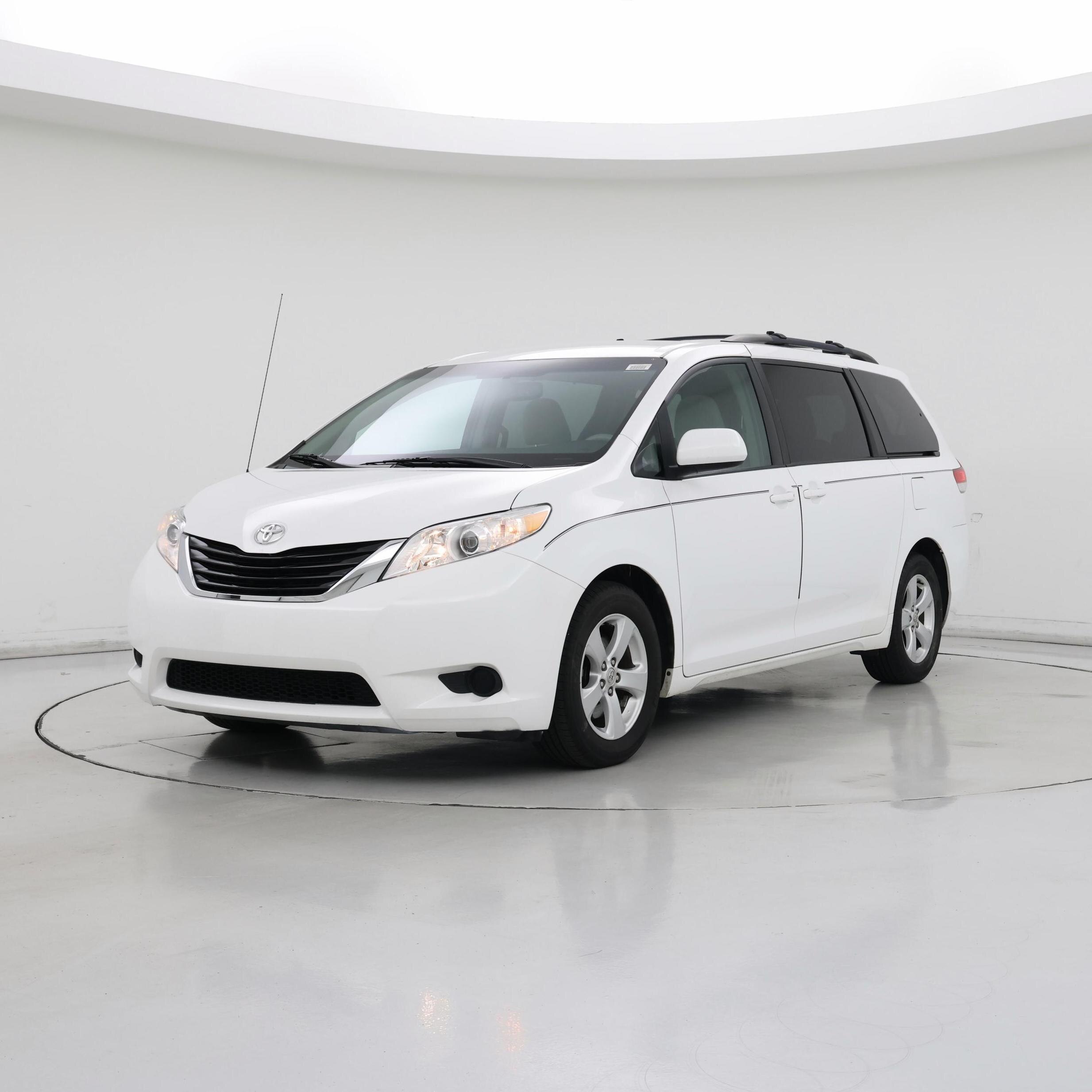 Thumbnail: 2014 Toyota Sienna - 4