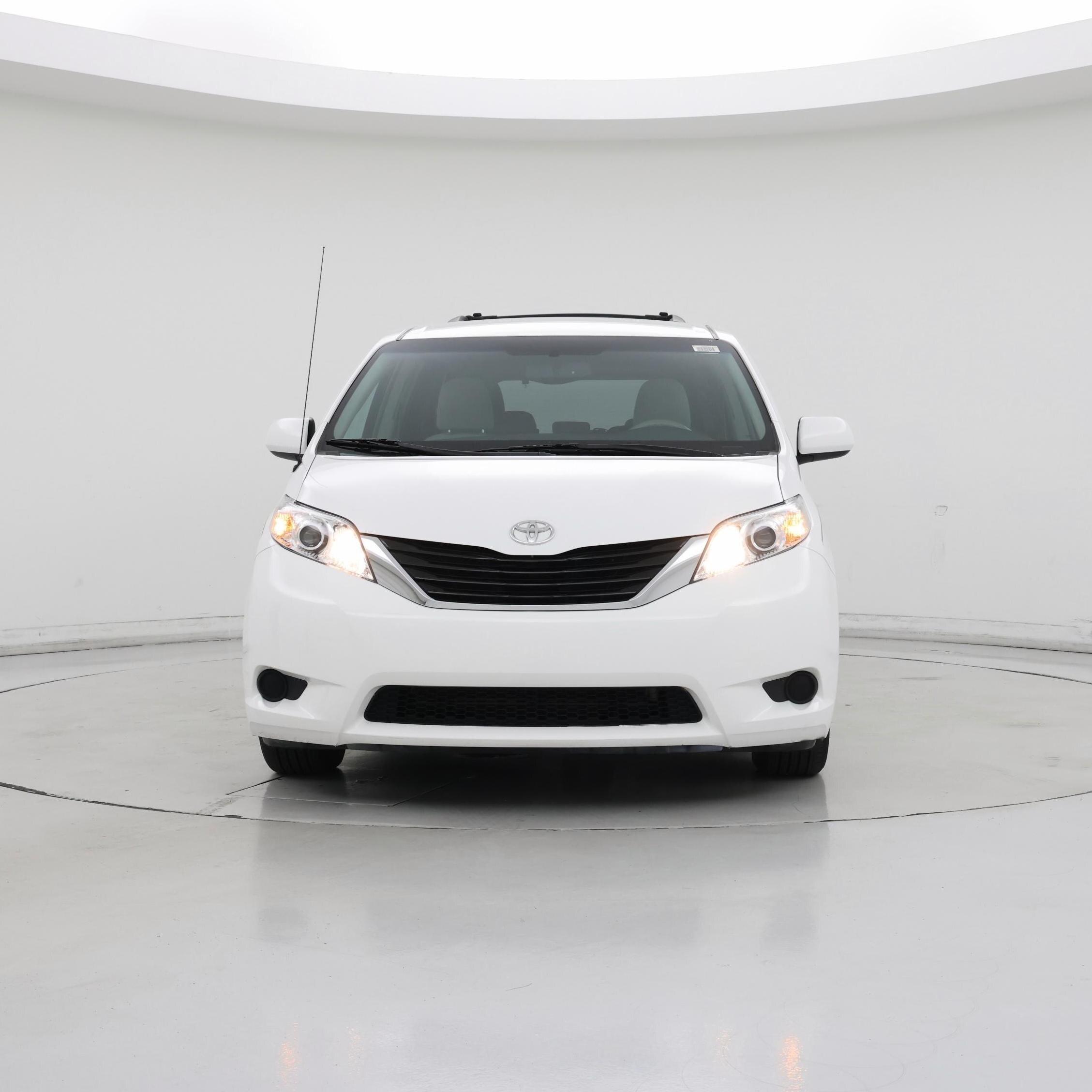 Thumbnail: 2014 Toyota Sienna - 5