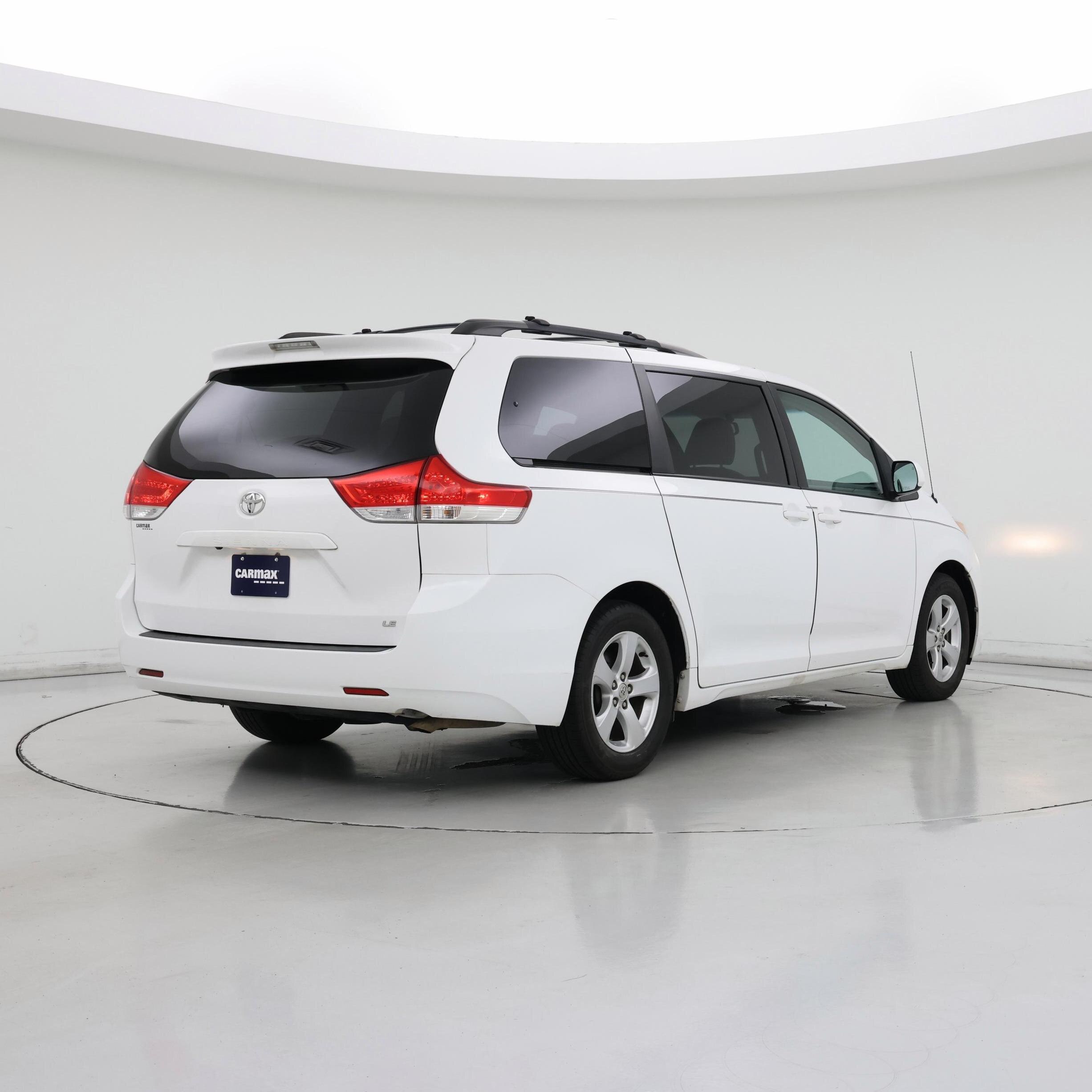 Thumbnail: 2014 Toyota Sienna - 8