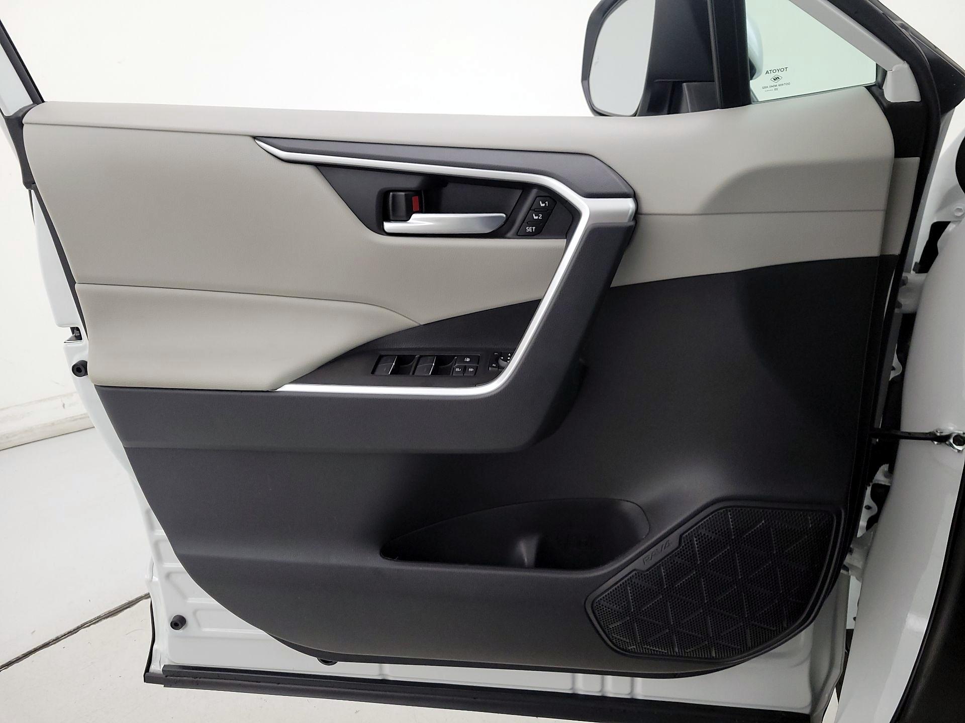 Thumbnail: 2025 Toyota RAV4 - 12