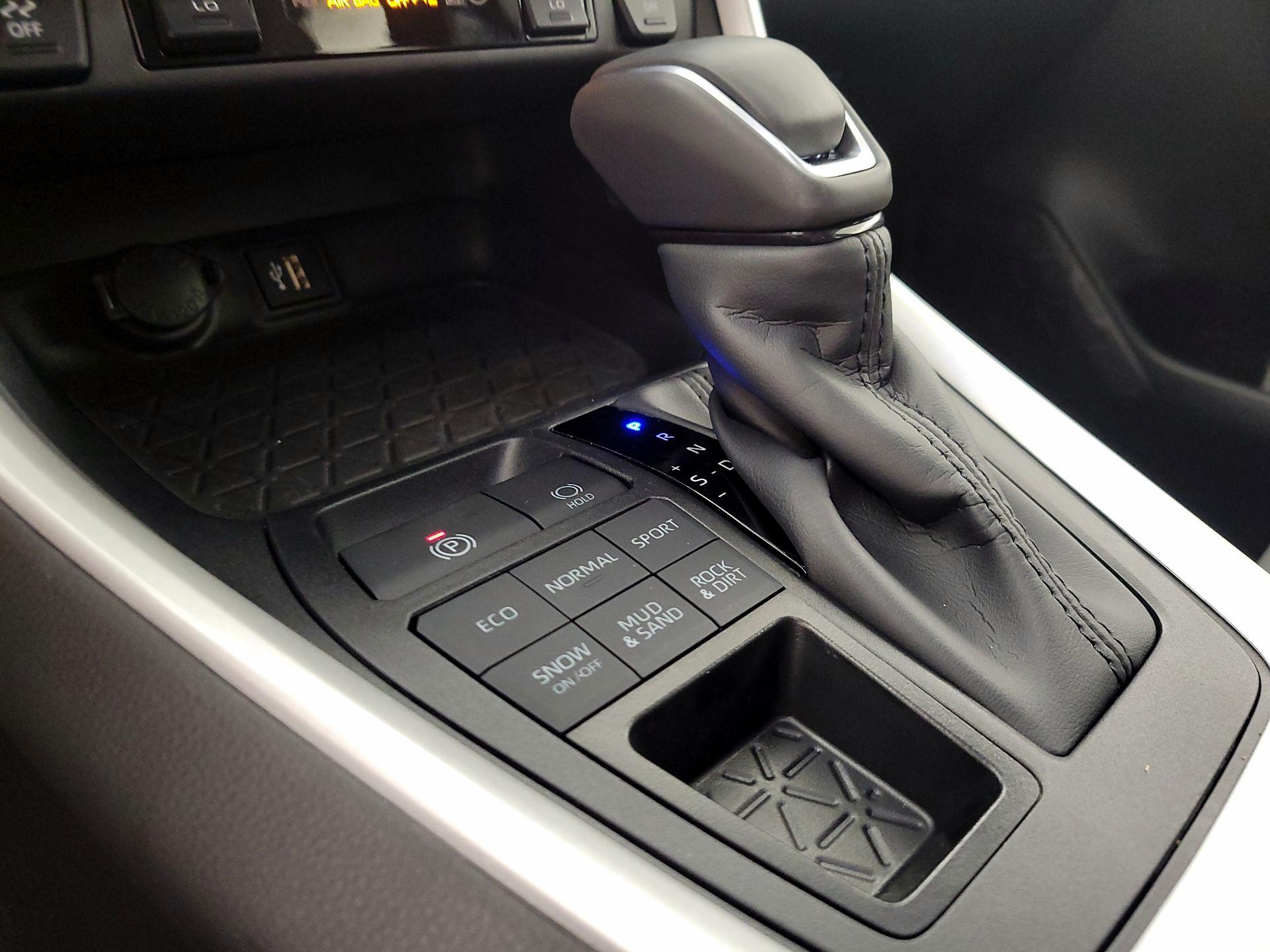 Thumbnail: 2025 Toyota RAV4 - 18