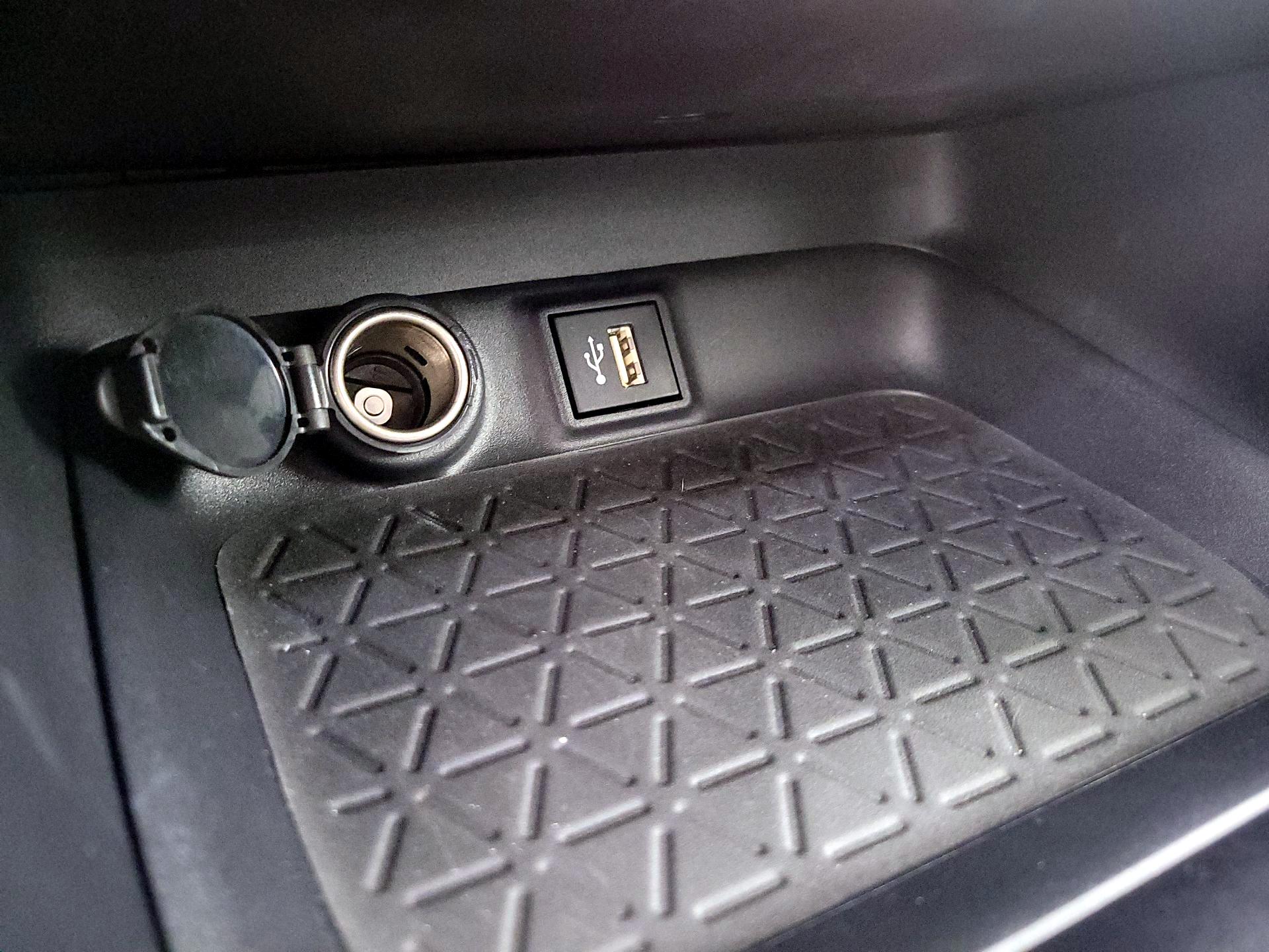 Thumbnail: 2025 Toyota RAV4 - 19