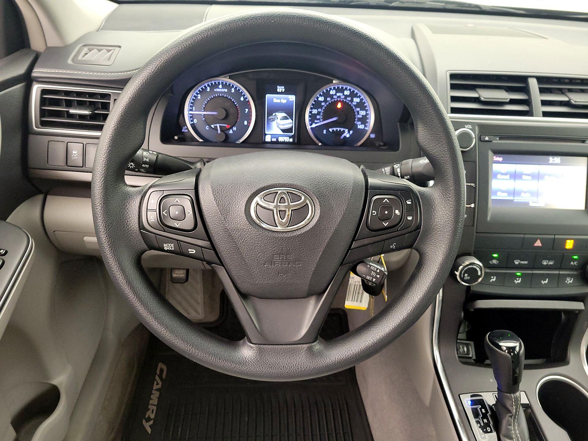 Thumbnail: 2016 Toyota Camry - 10