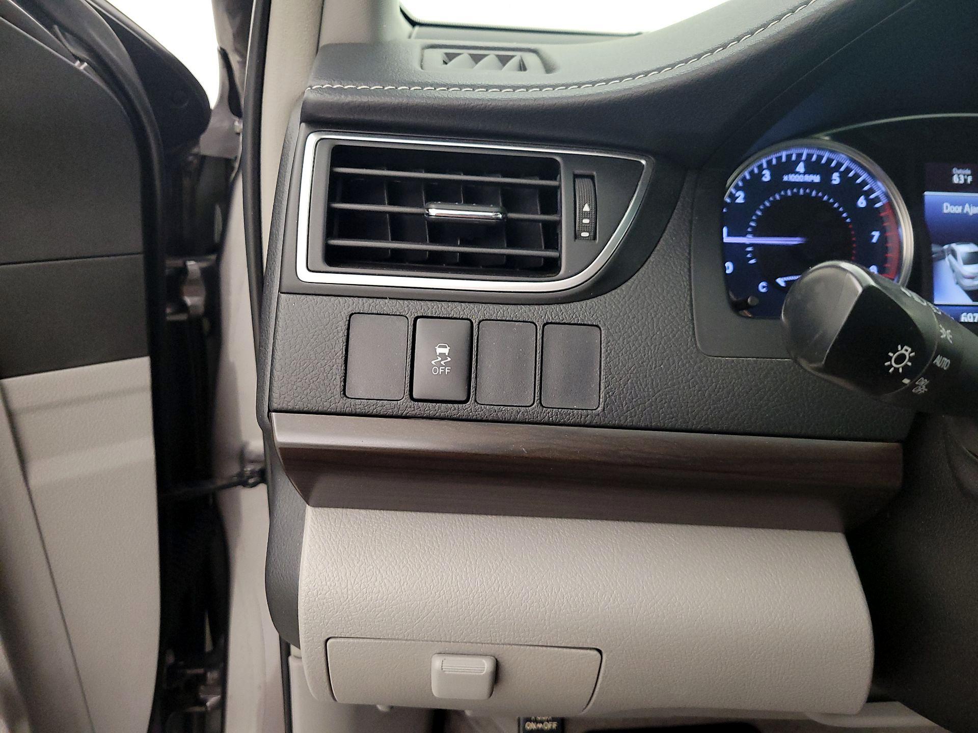 Thumbnail: 2016 Toyota Camry - 13