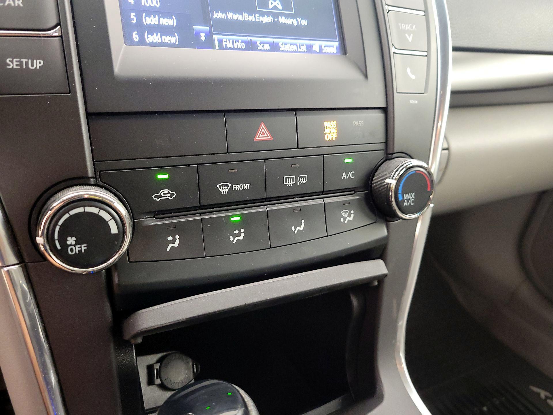 Thumbnail: 2016 Toyota Camry - 16