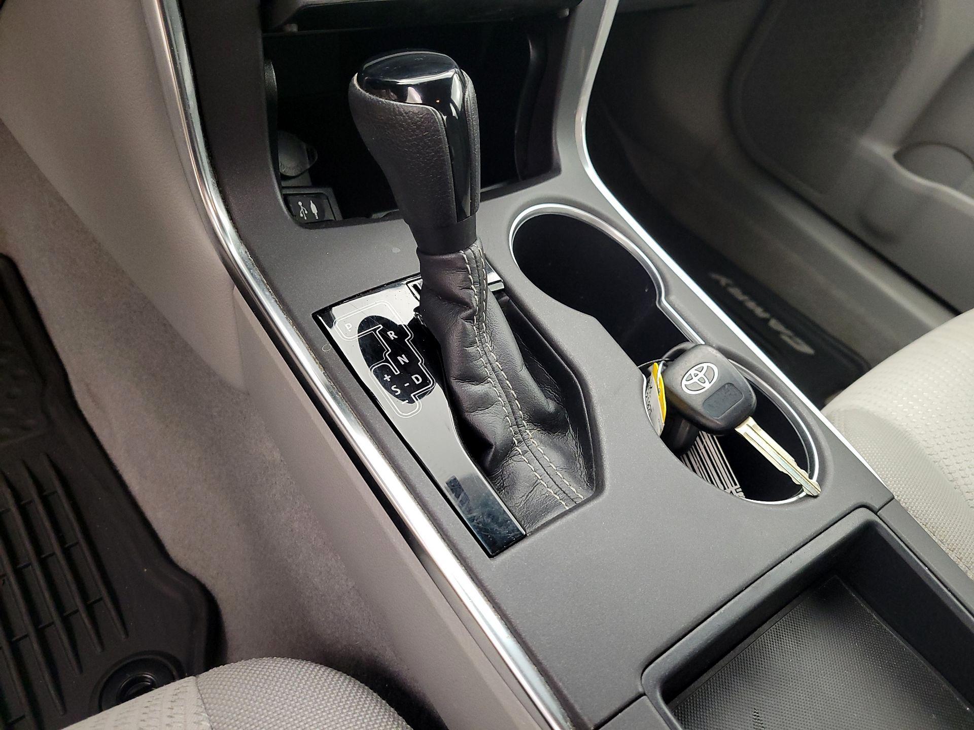 Thumbnail: 2016 Toyota Camry - 17