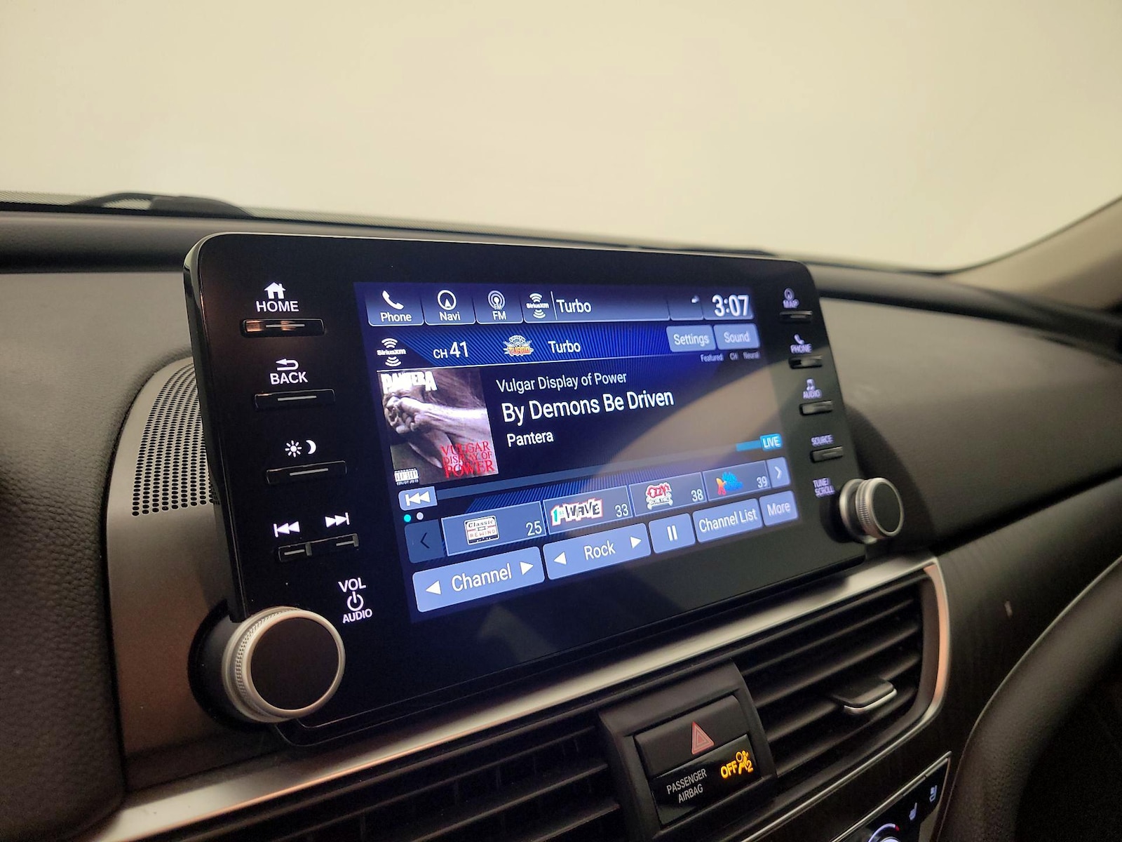 2020 Honda Accord Touring - Photo 17
