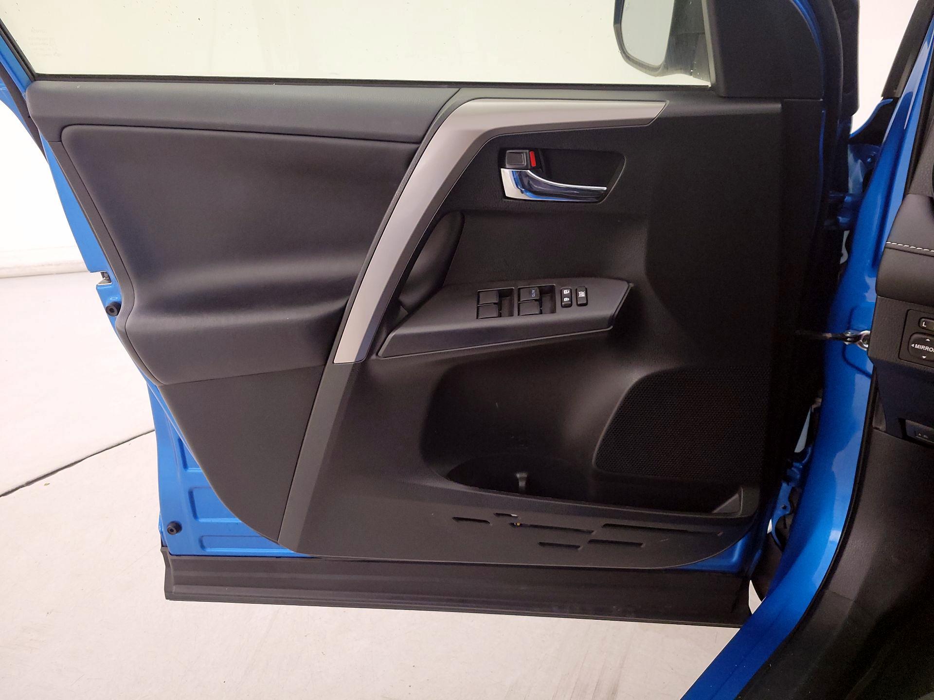 Thumbnail: 2018 Toyota RAV4 - 12