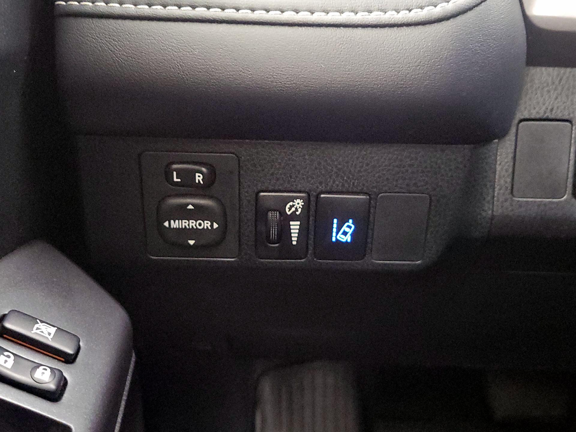 Thumbnail: 2018 Toyota RAV4 - 13