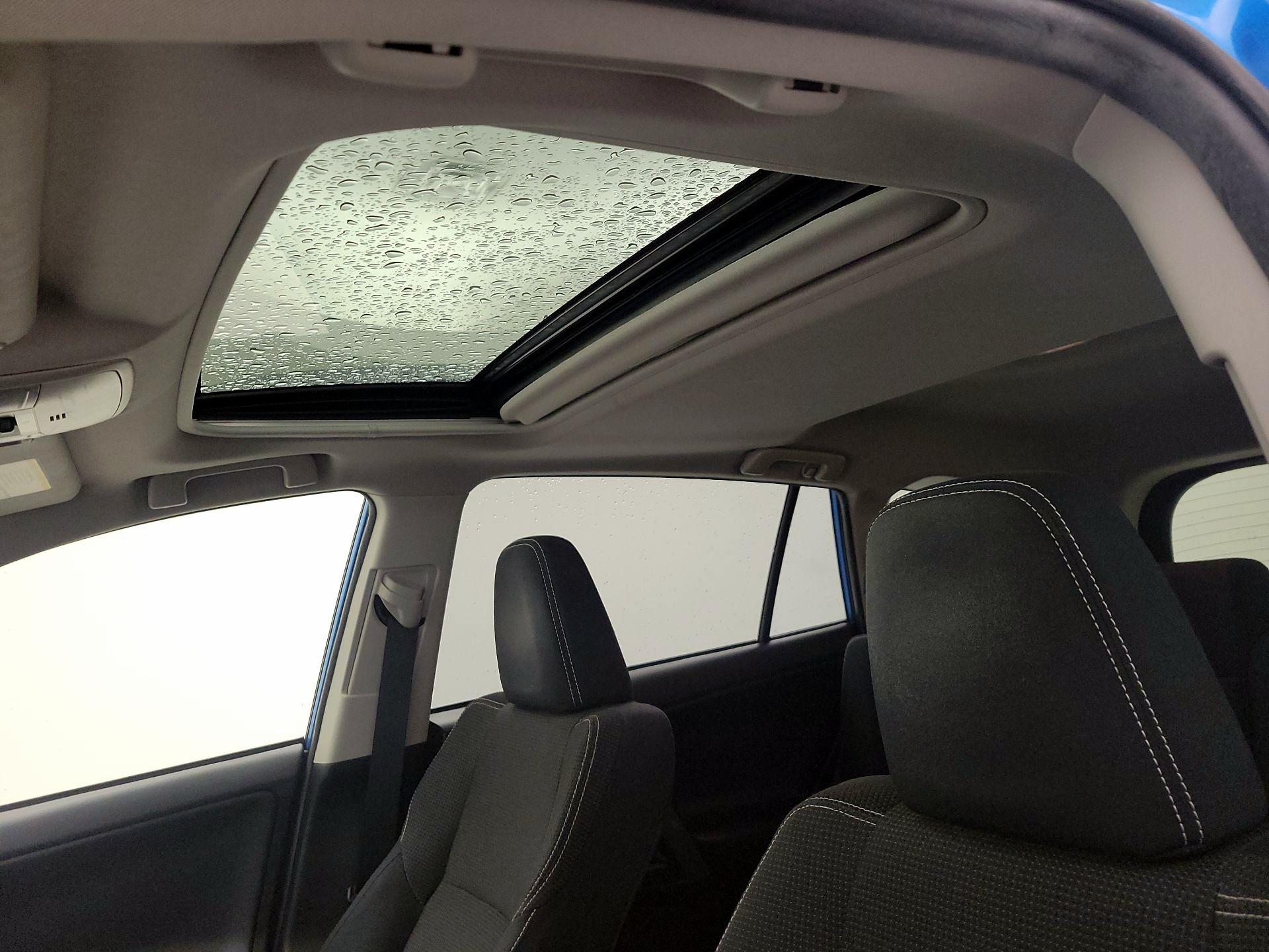 Thumbnail: 2018 Toyota RAV4 - 19