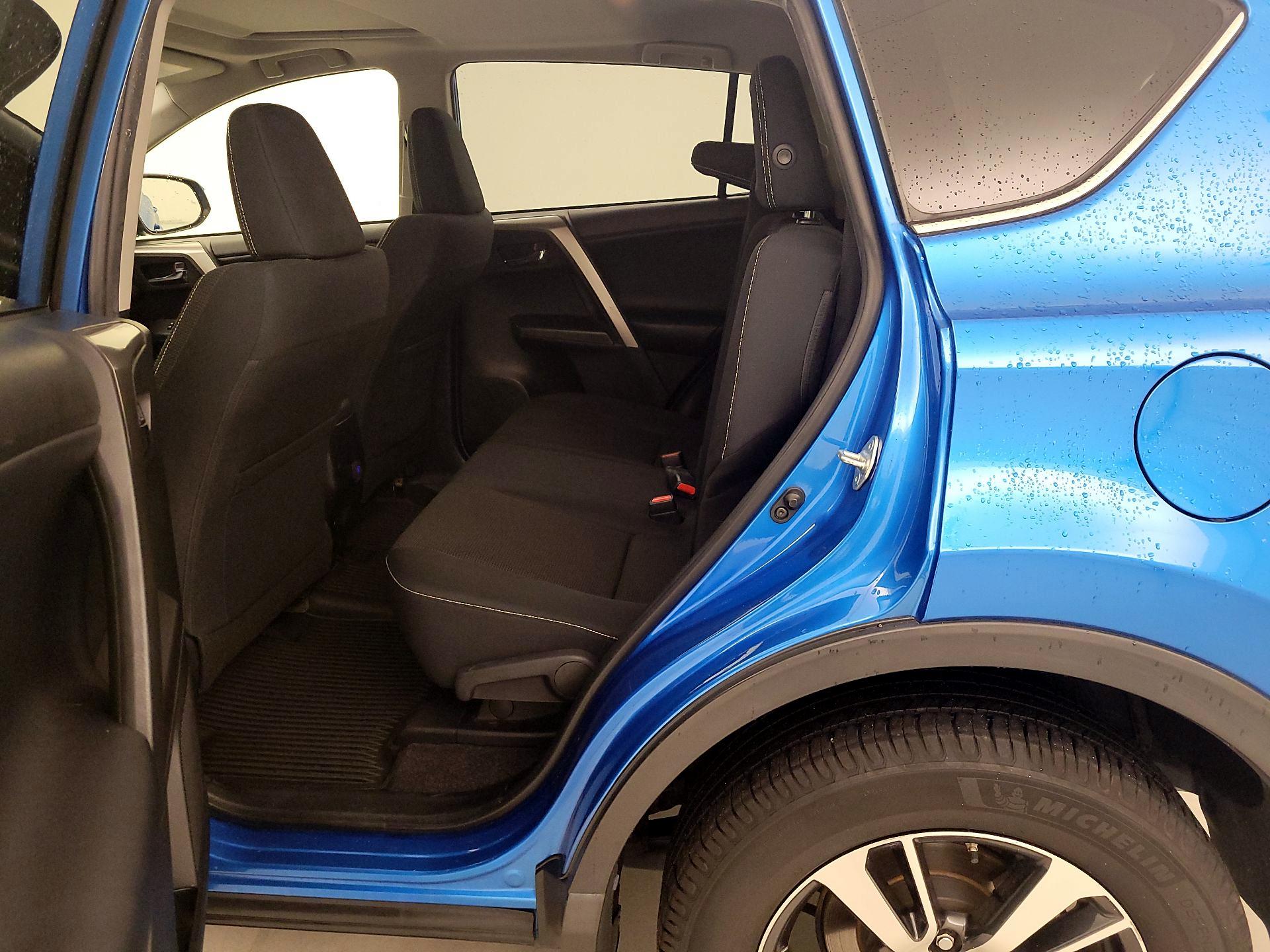 Thumbnail: 2018 Toyota RAV4 - 20