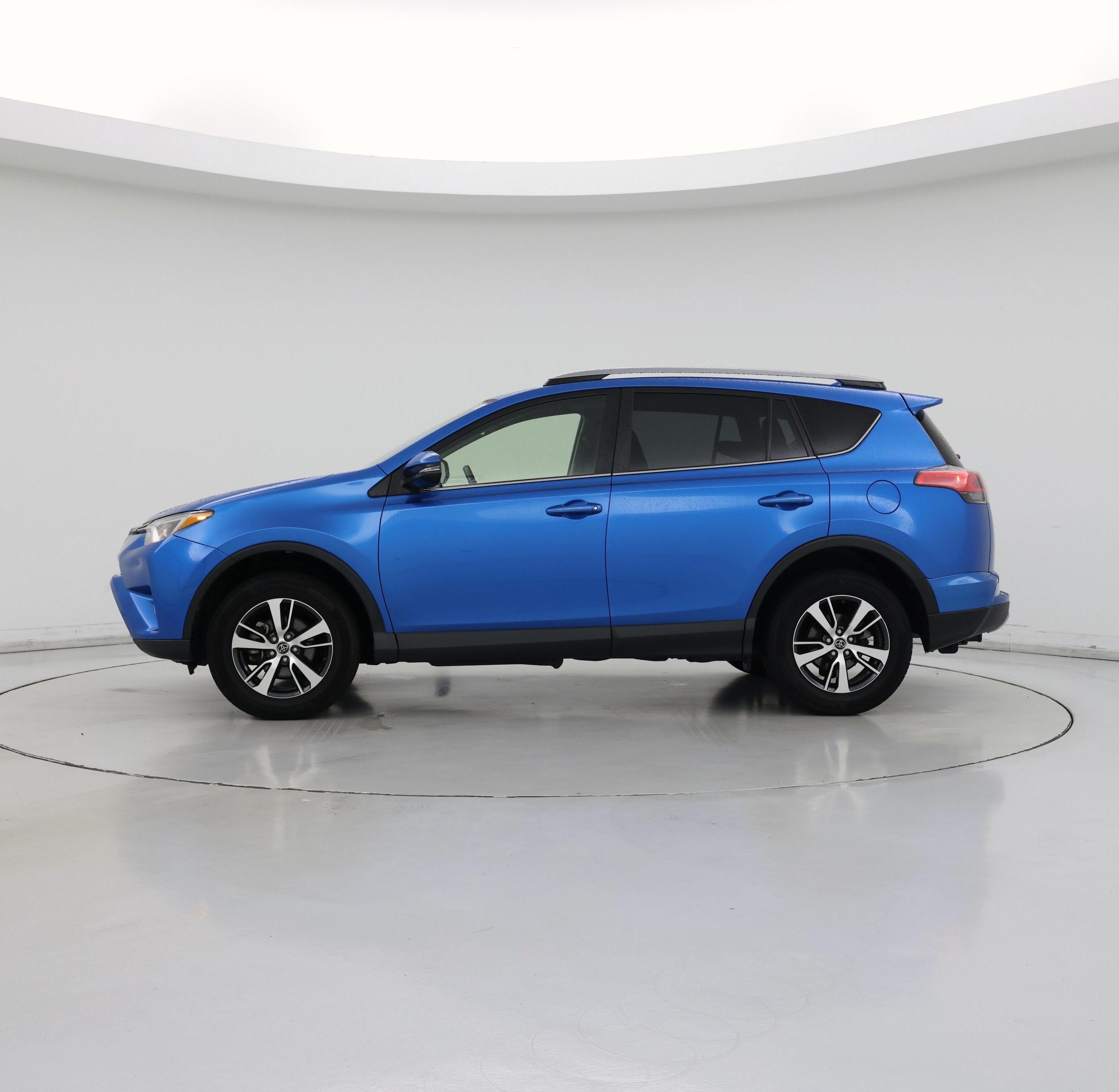 Thumbnail: 2018 Toyota RAV4 - 3