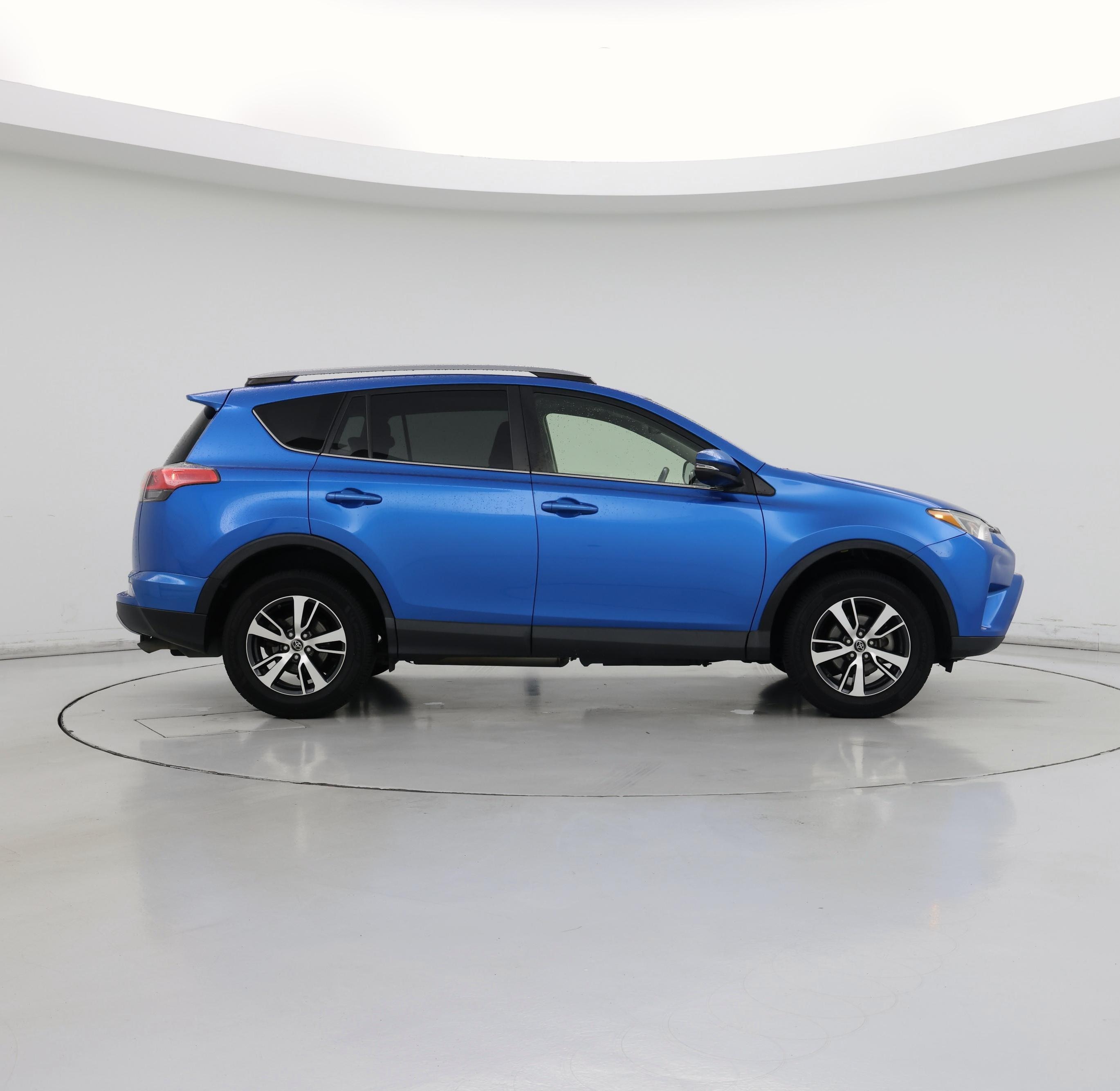 Thumbnail: 2018 Toyota RAV4 - 7