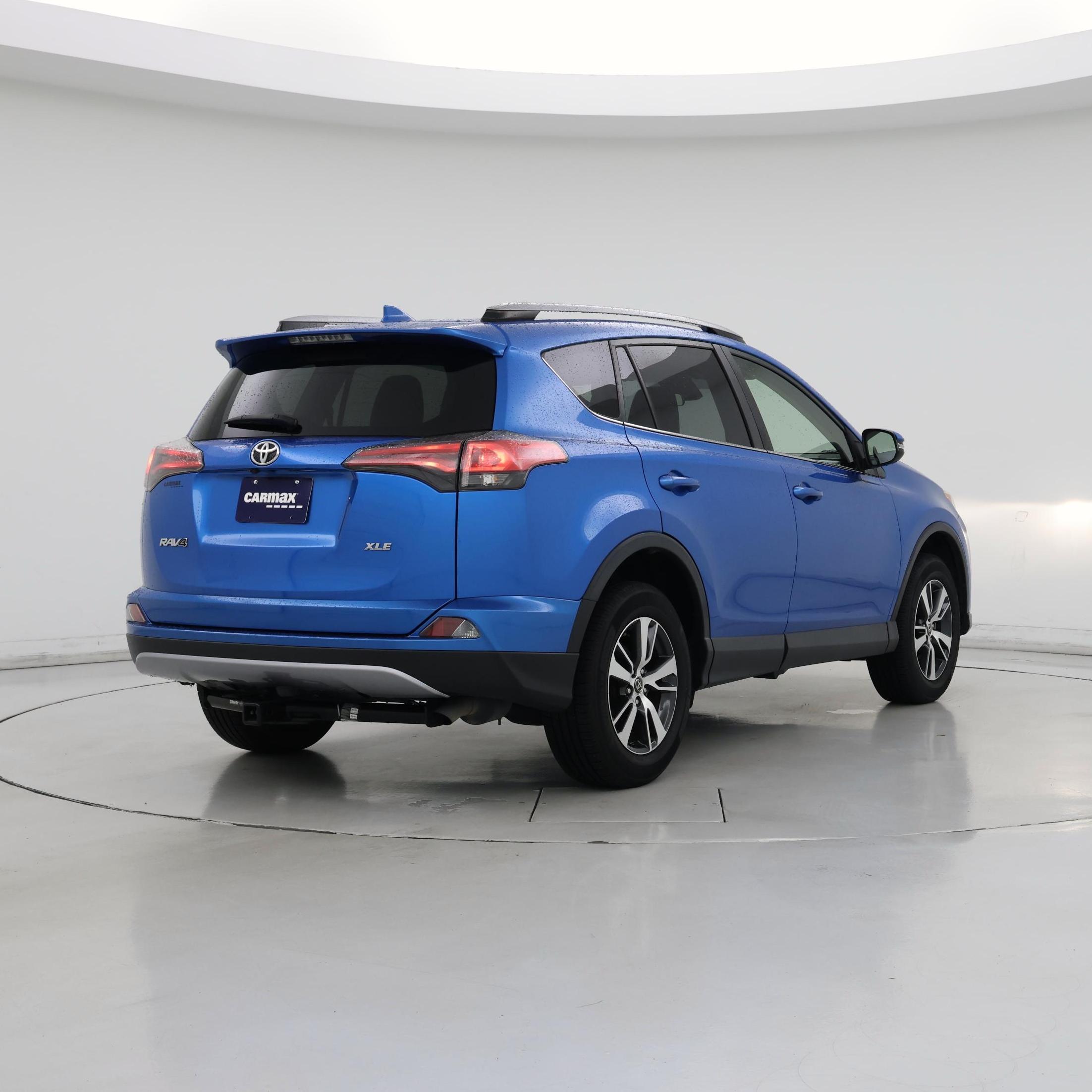 Thumbnail: 2018 Toyota RAV4 - 8