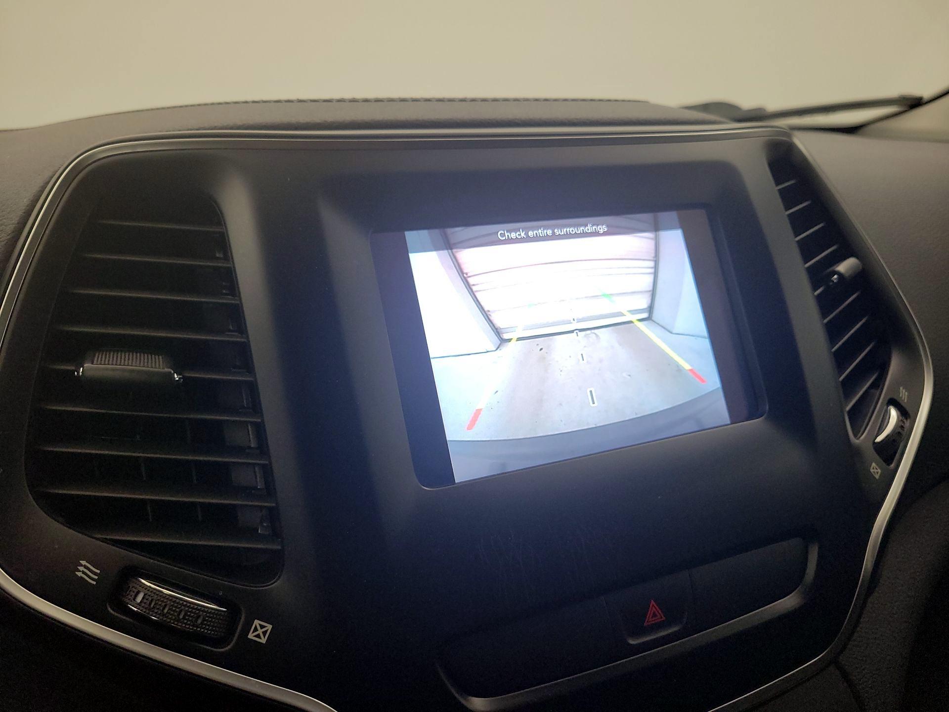 Thumbnail: 2020 Jeep Cherokee - 14