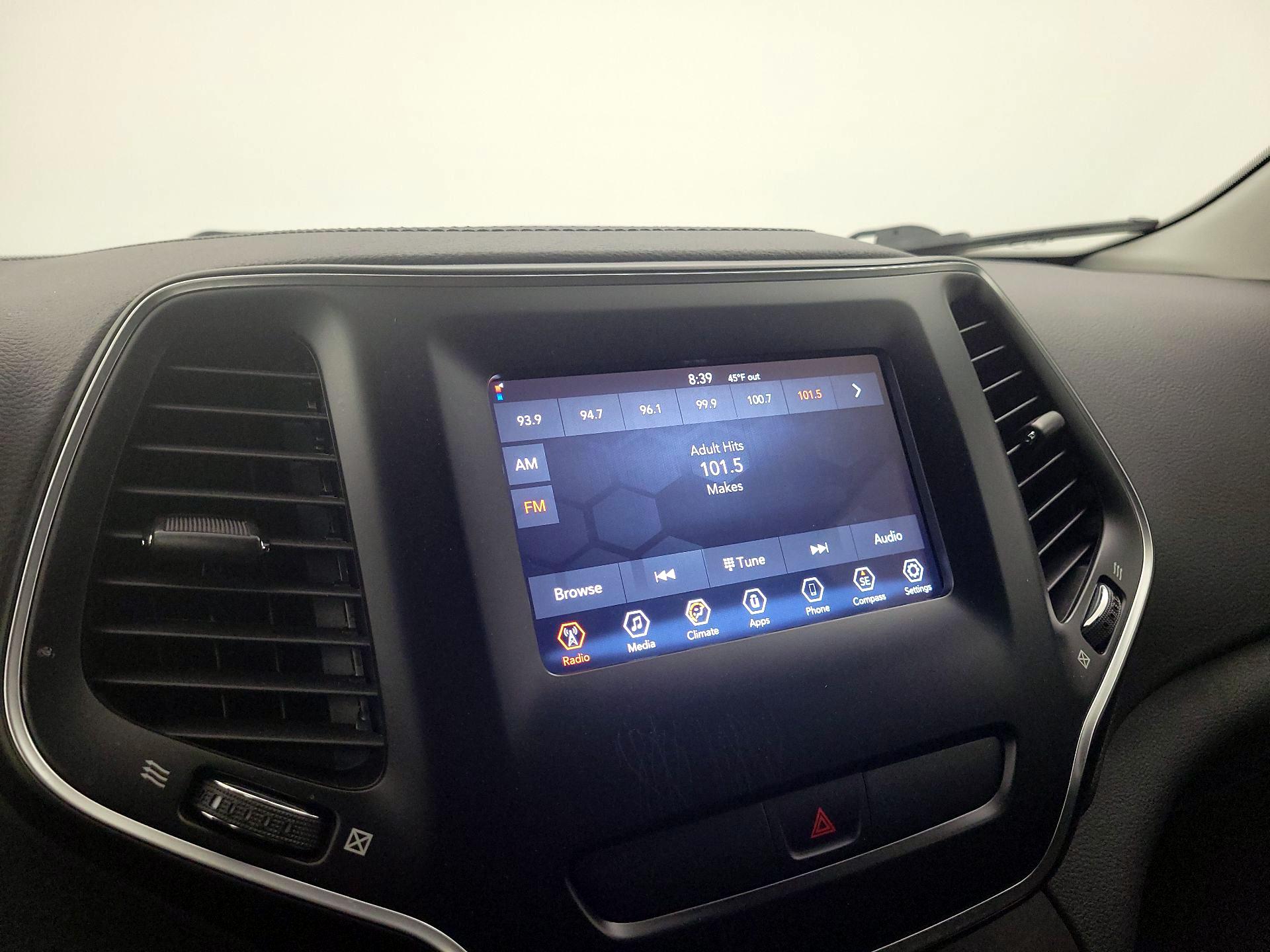 Thumbnail: 2020 Jeep Cherokee - 15