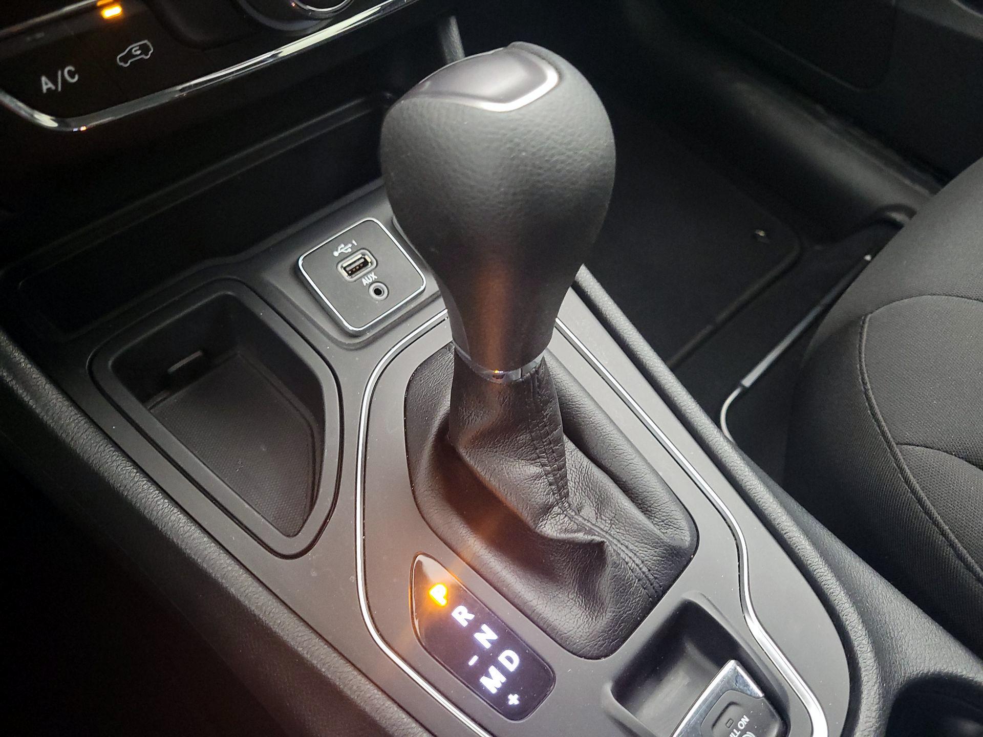 Thumbnail: 2020 Jeep Cherokee - 17