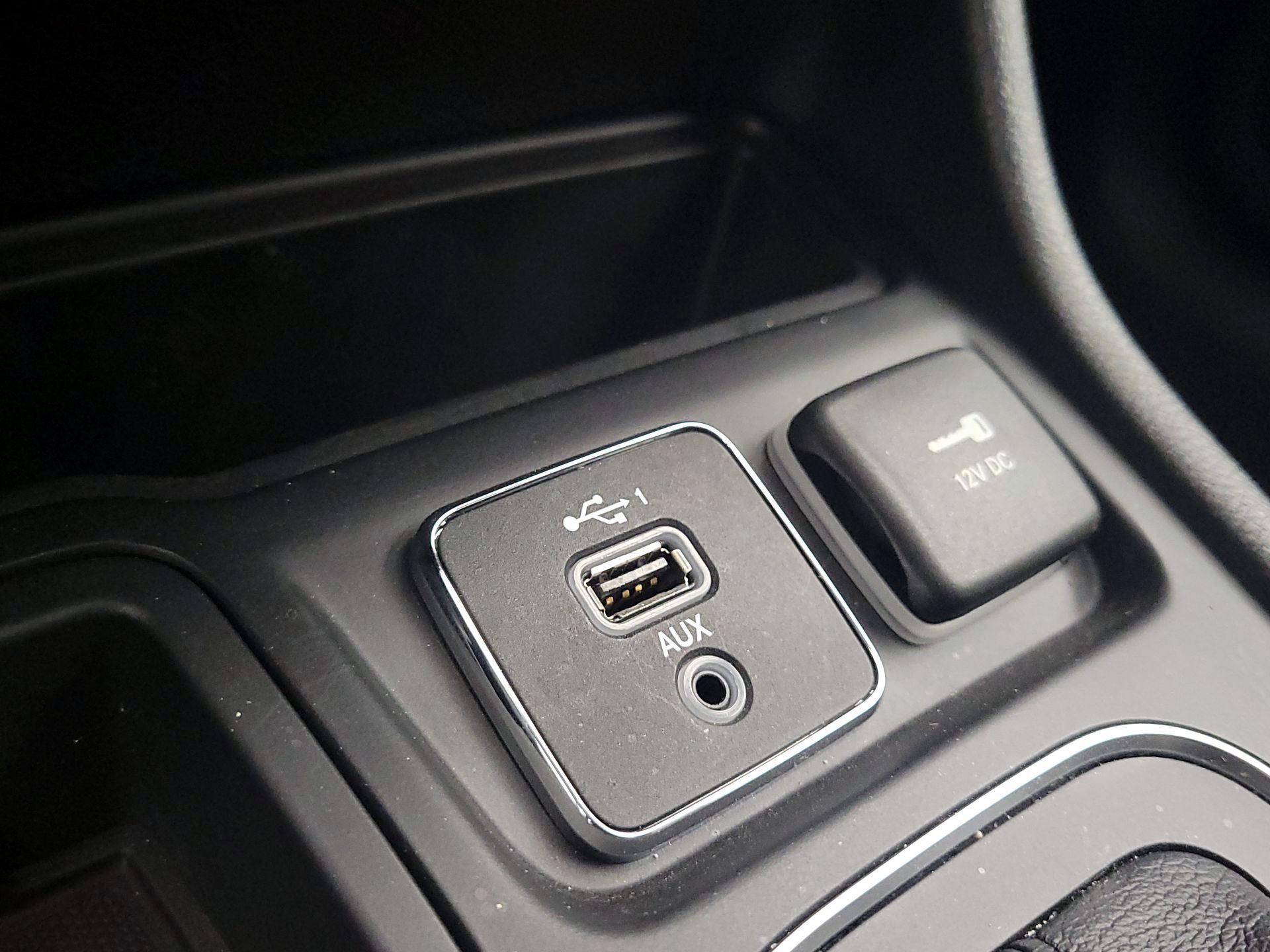 Thumbnail: 2020 Jeep Cherokee - 18