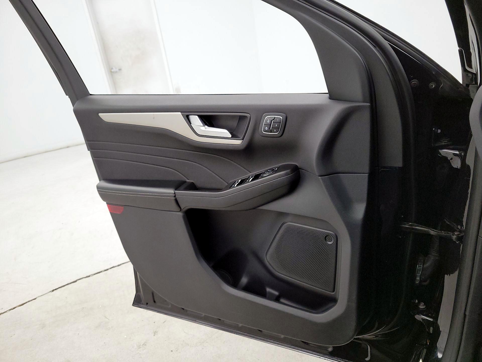 Thumbnail: 2022 Ford Escape - 12