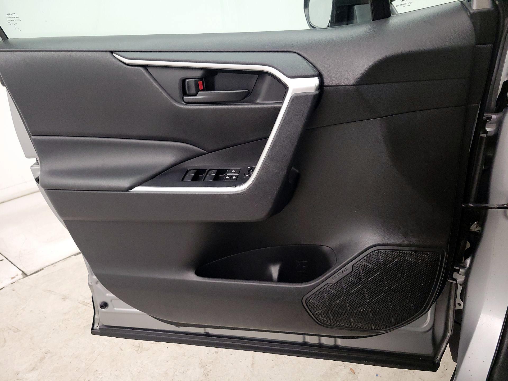 Thumbnail: 2022 Toyota RAV4 - 12