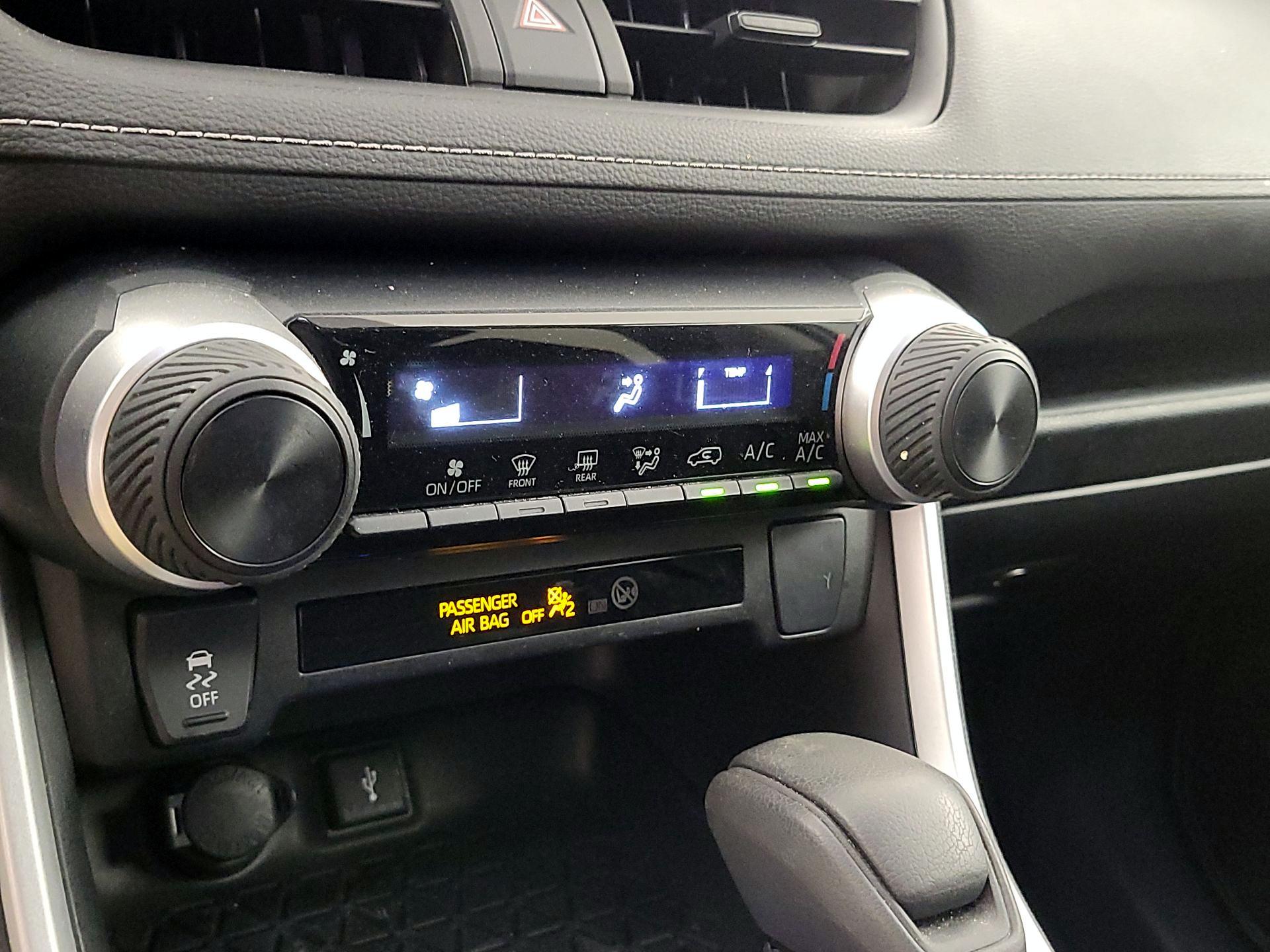 Thumbnail: 2022 Toyota RAV4 - 16