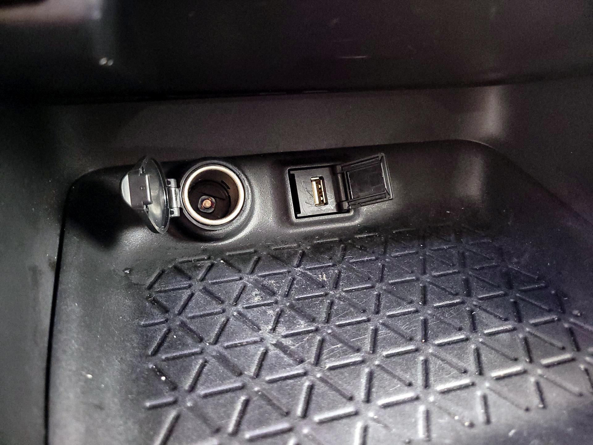 Thumbnail: 2022 Toyota RAV4 - 18