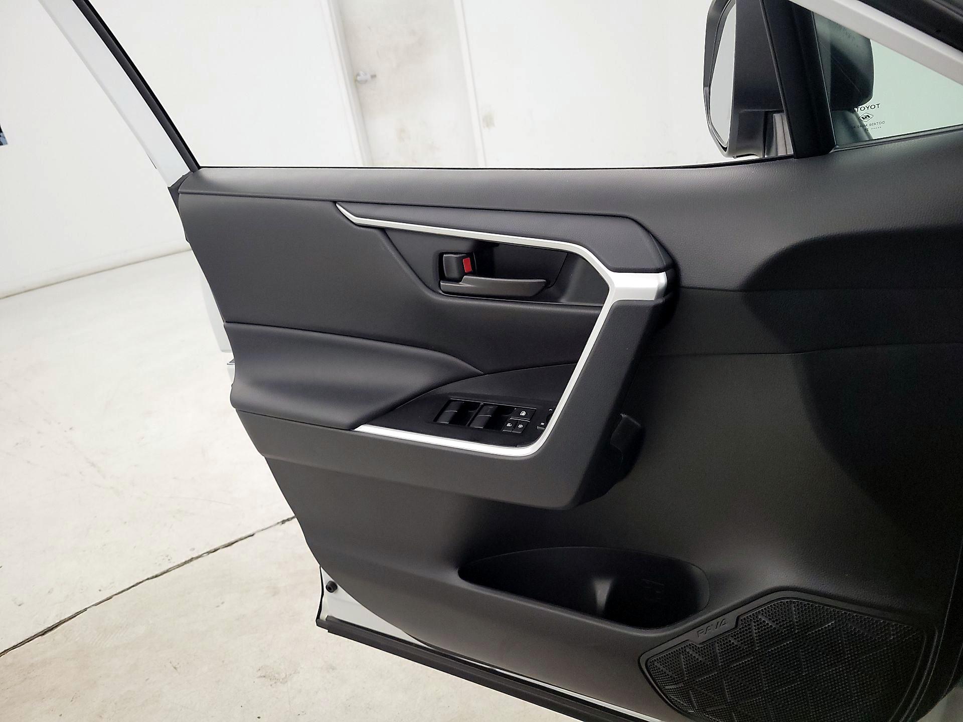 Thumbnail: 2025 Toyota RAV4 - 12