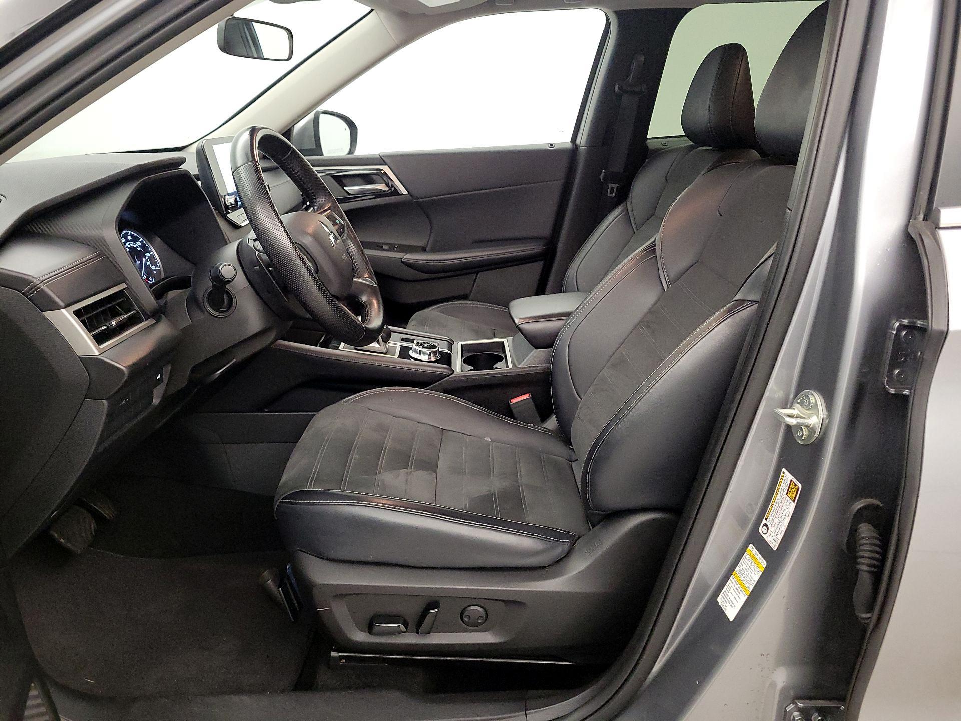 Thumbnail: 2024 Mitsubishi Outlander - 11