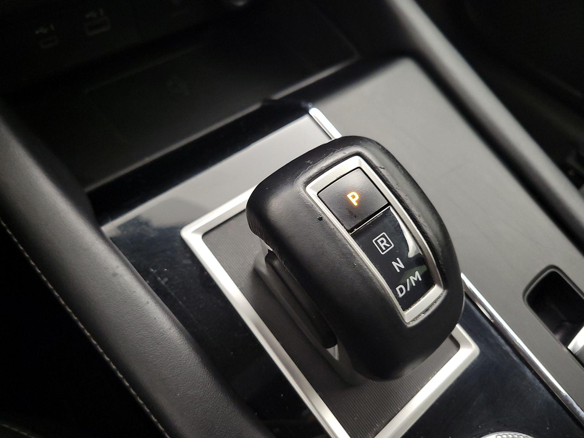 Thumbnail: 2024 Mitsubishi Outlander - 18