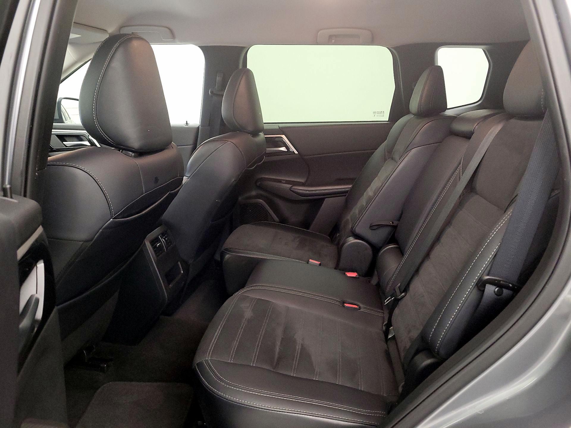 Thumbnail: 2024 Mitsubishi Outlander - 20