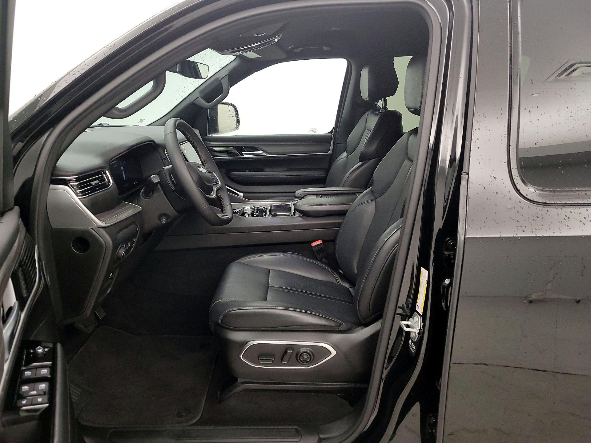 Thumbnail: 2024 Jeep Wagoneer - 11