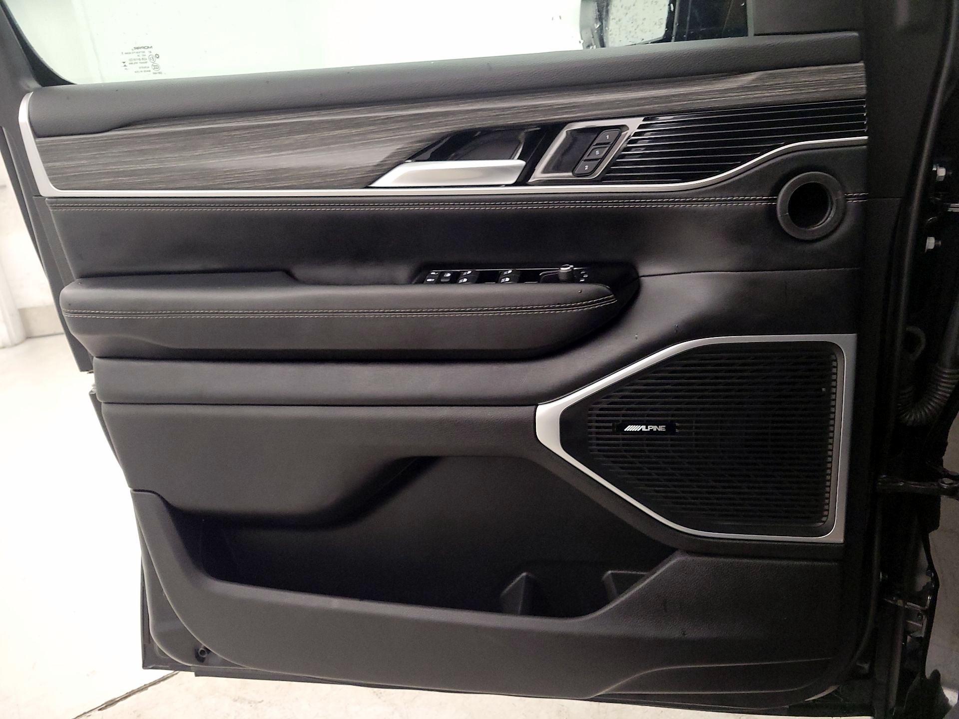 Thumbnail: 2024 Jeep Wagoneer - 12