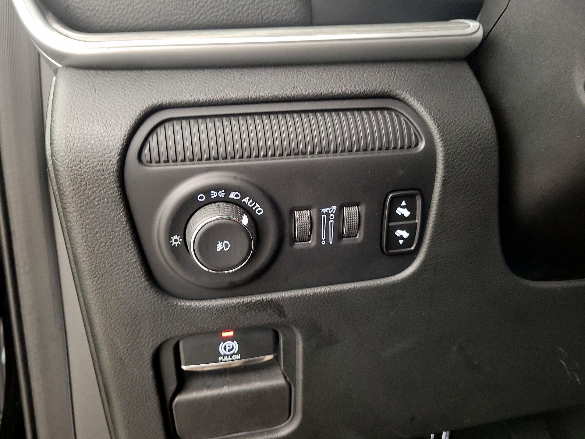 Thumbnail: 2024 Jeep Wagoneer - 13