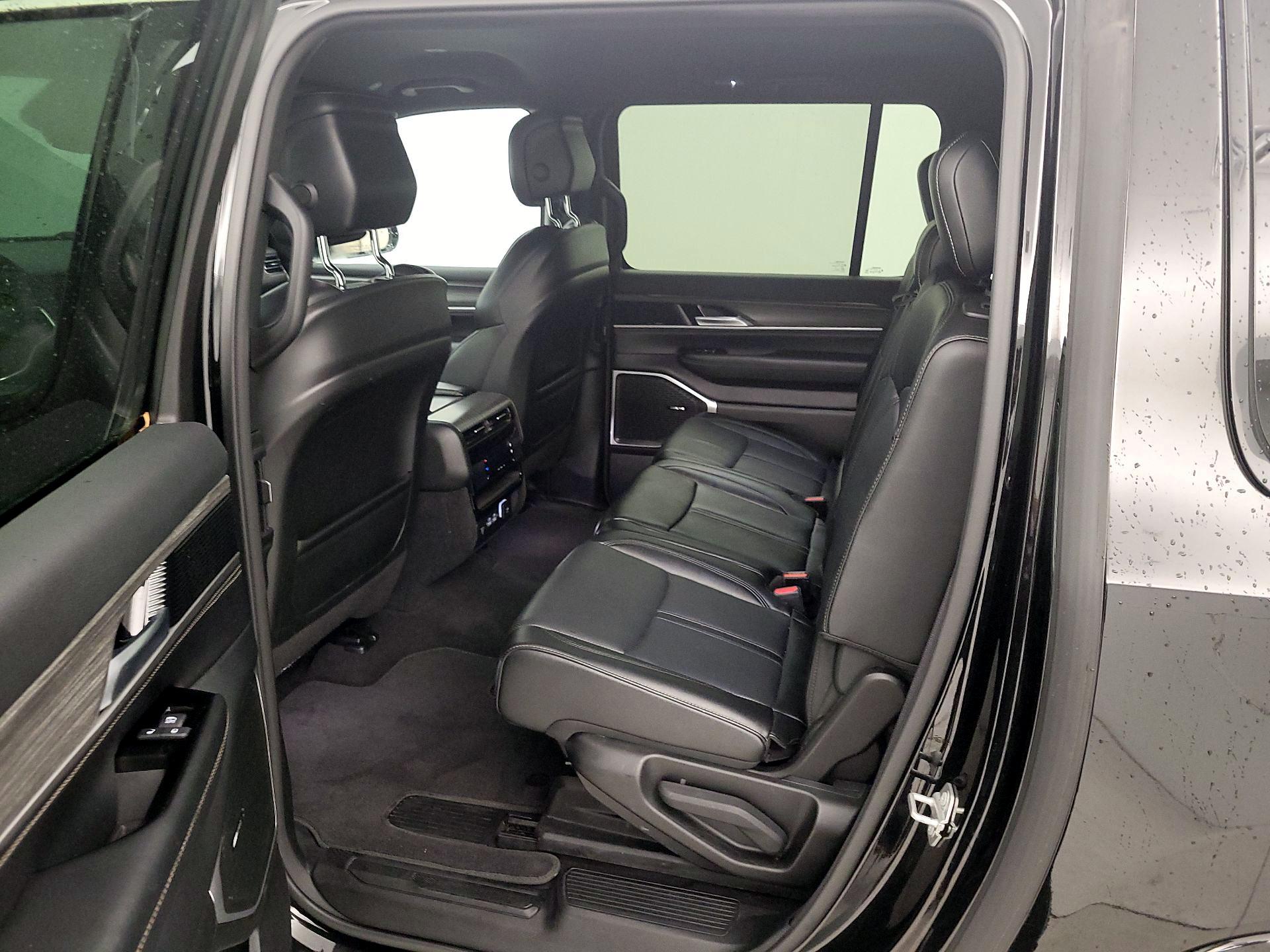 Thumbnail: 2024 Jeep Wagoneer - 19