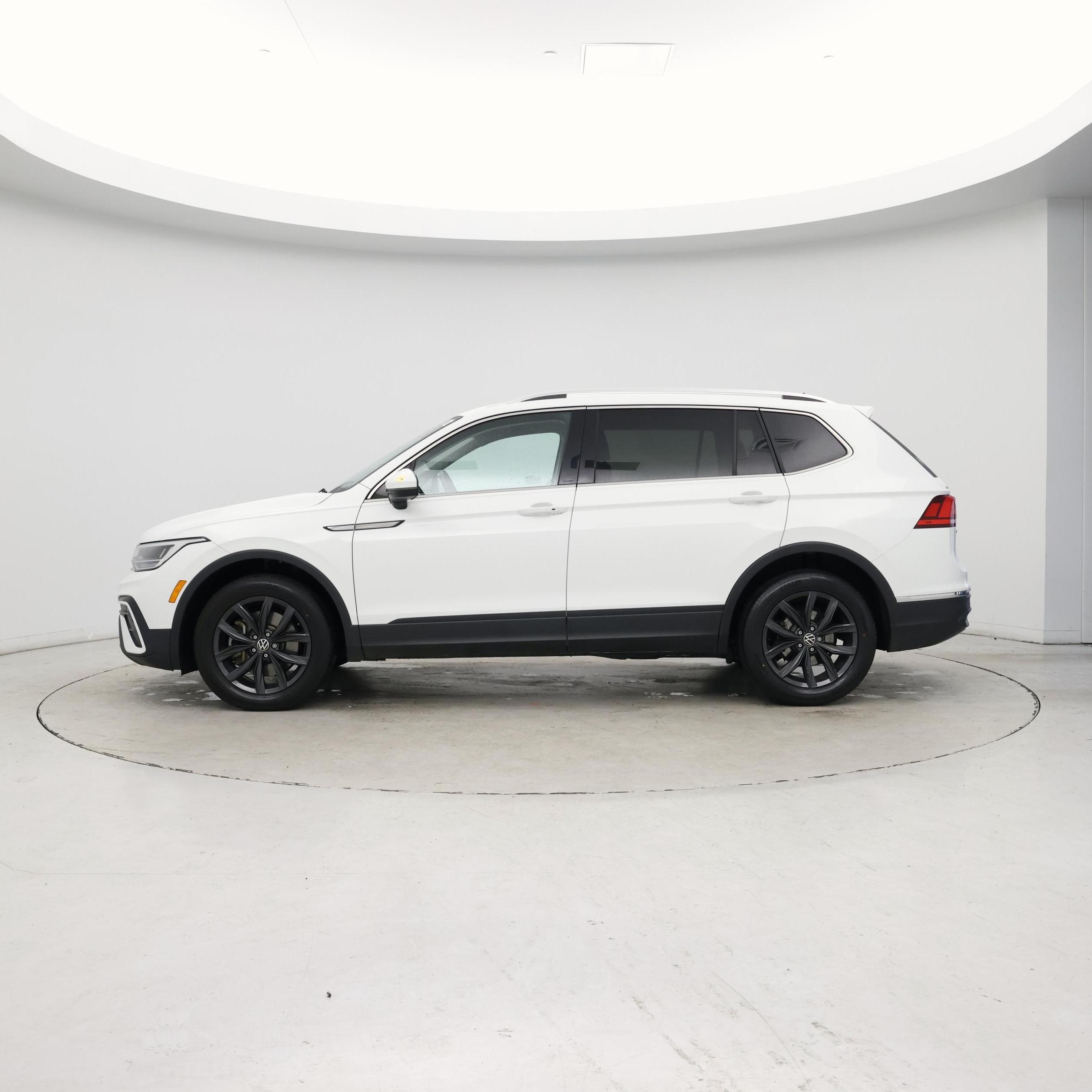 Thumbnail: 2024 Volkswagen Tiguan - 3