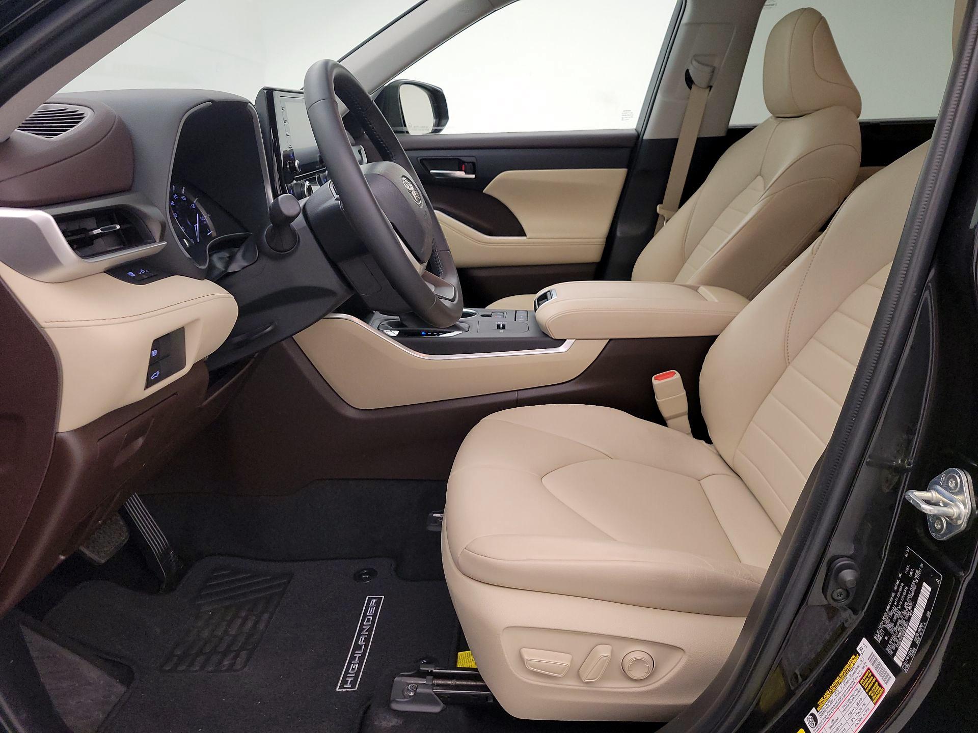 Thumbnail: 2022 Toyota Highlander - 11