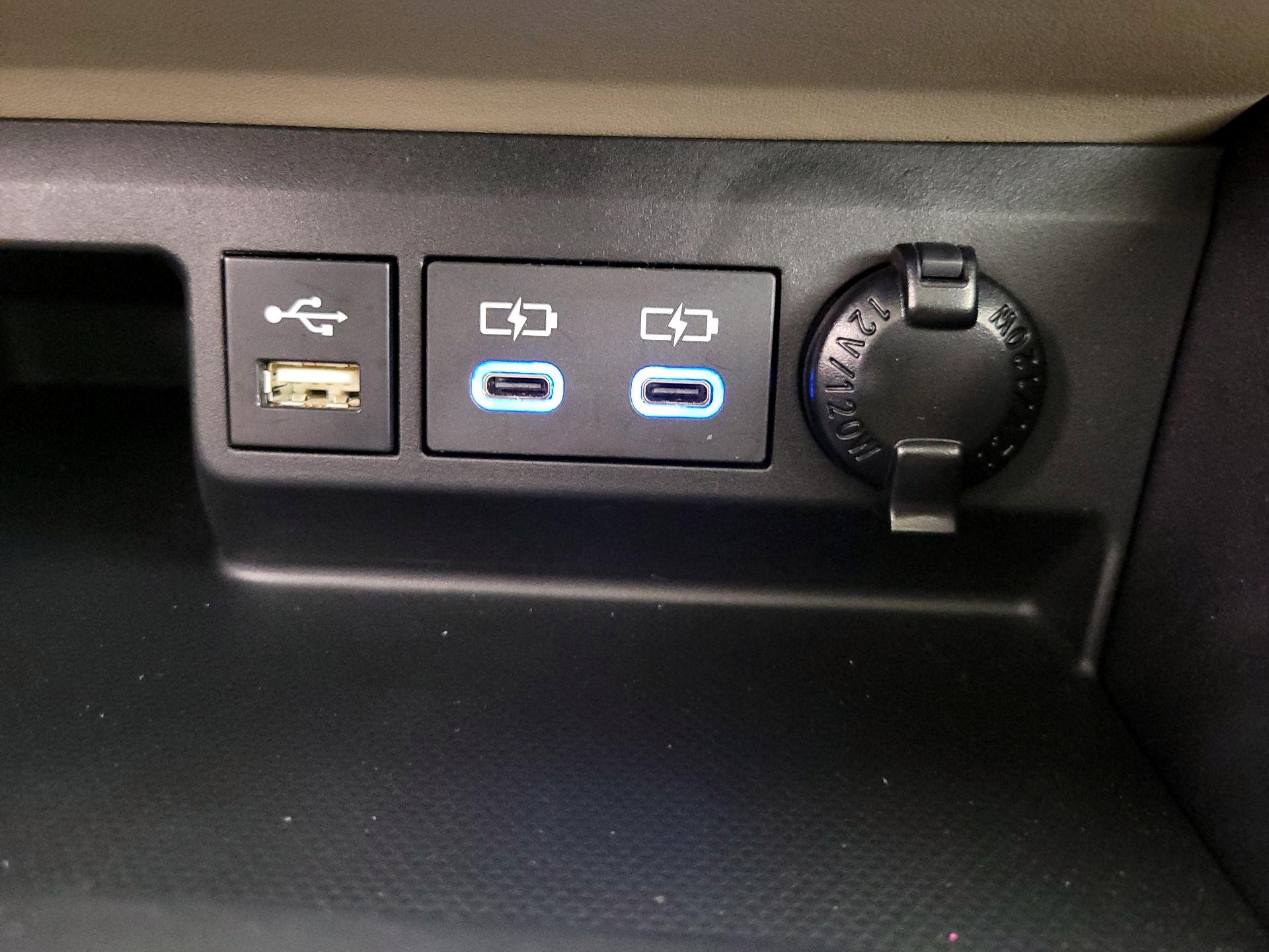 Thumbnail: 2022 Toyota Highlander - 18