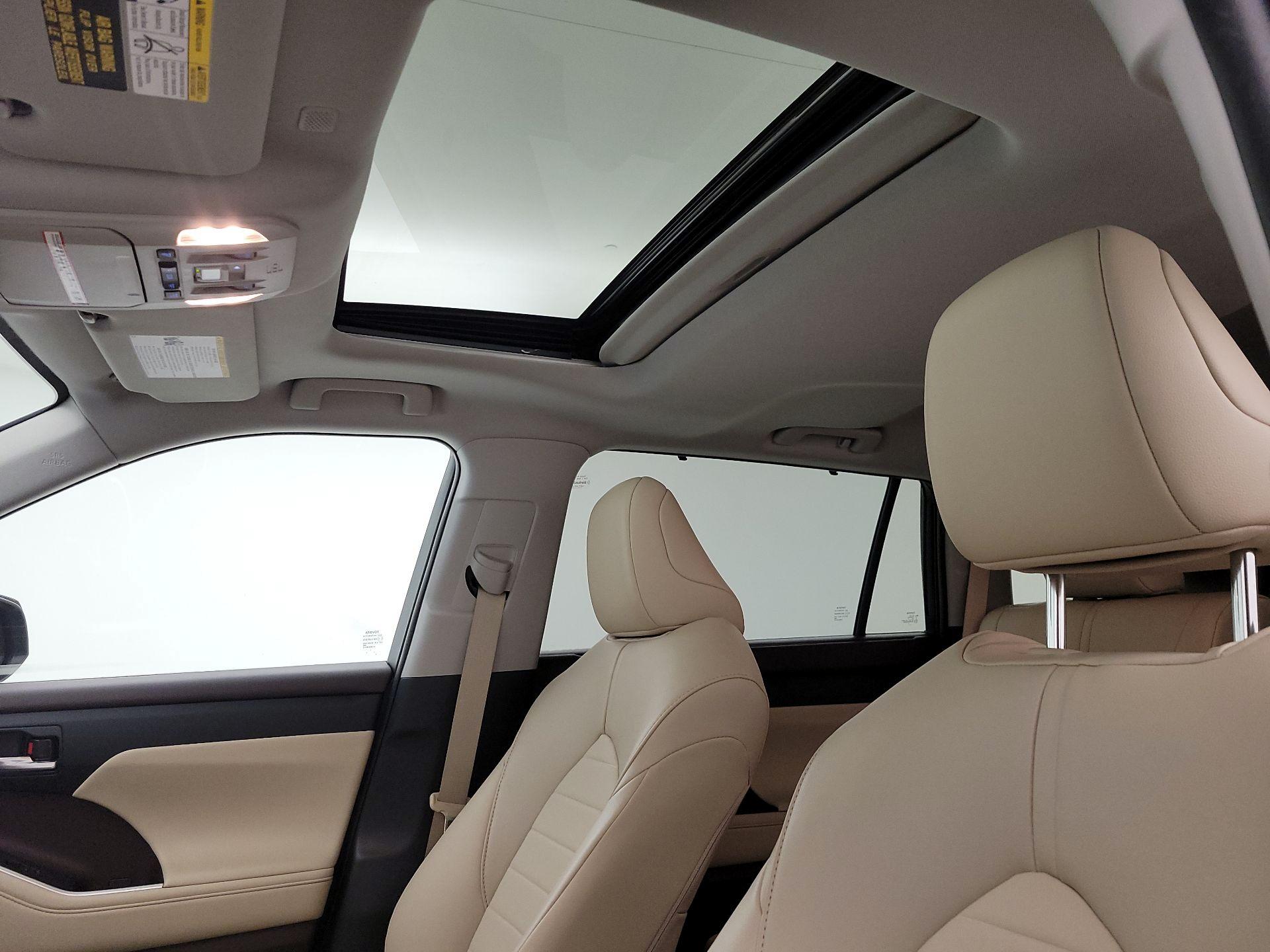 Thumbnail: 2022 Toyota Highlander - 19