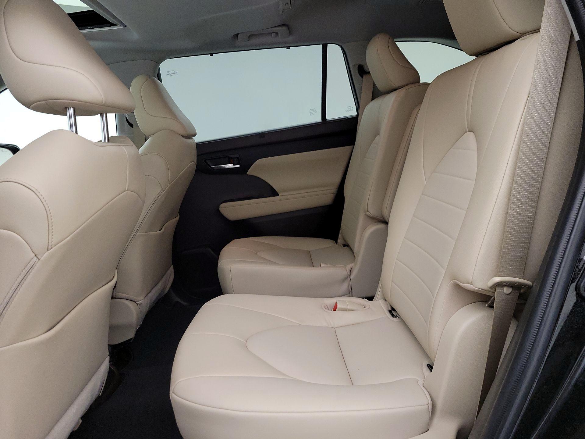 Thumbnail: 2022 Toyota Highlander - 20