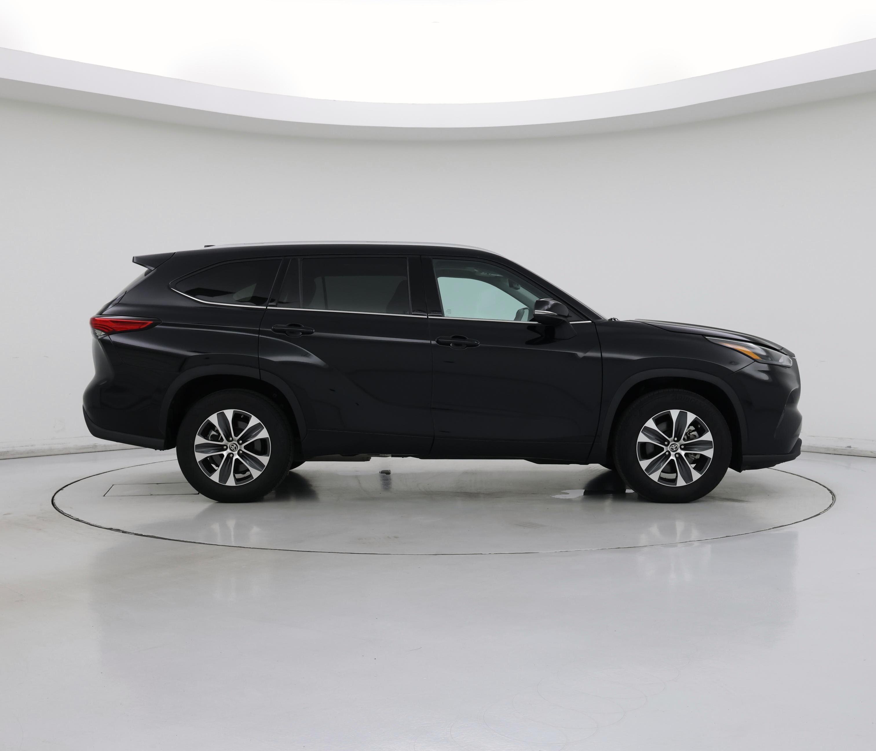 Thumbnail: 2022 Toyota Highlander - 7