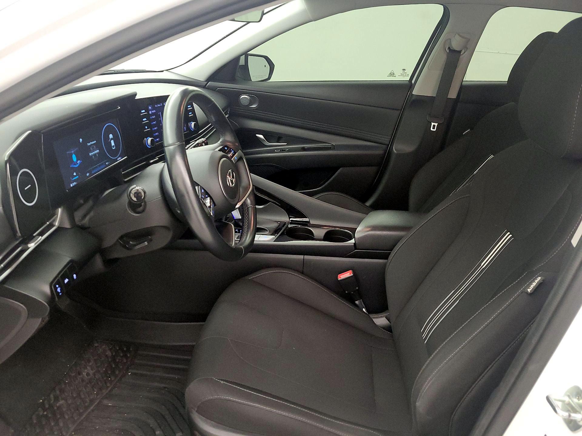 Thumbnail: 2022 Hyundai Elantra - 11