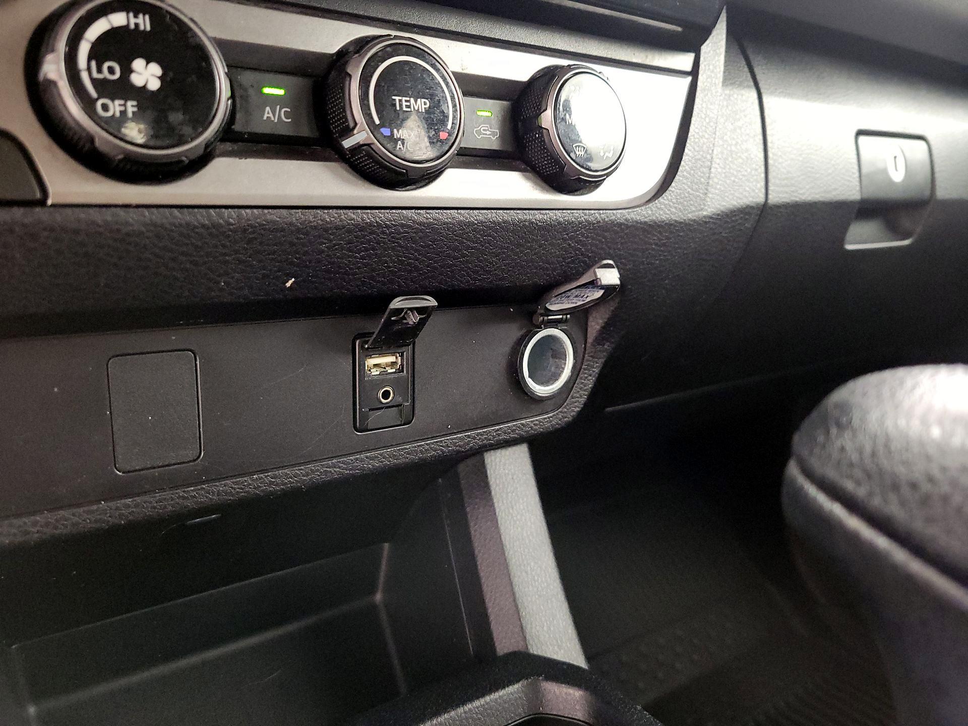 Thumbnail: 2018 Toyota Tacoma - 18