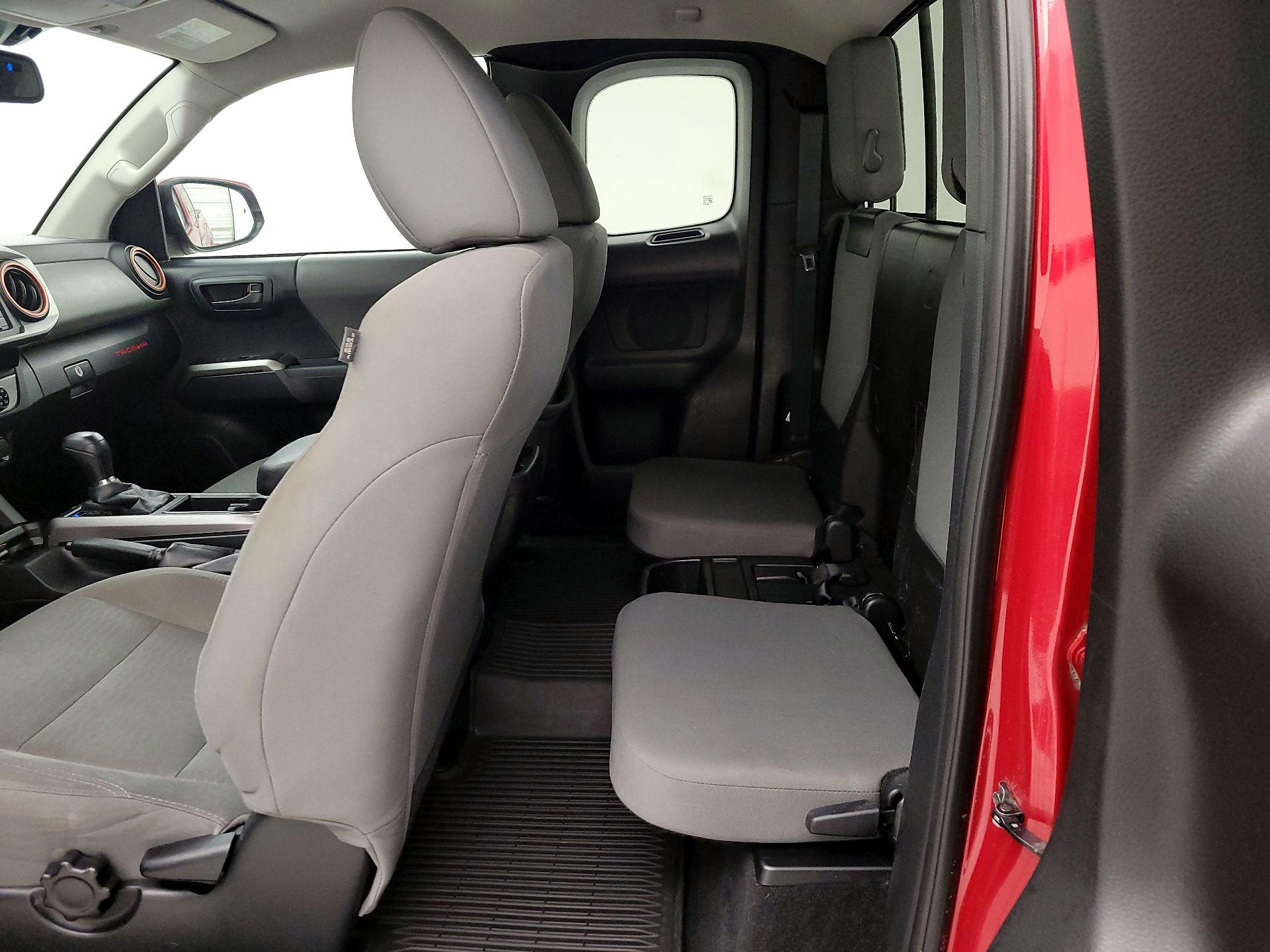 Thumbnail: 2018 Toyota Tacoma - 19