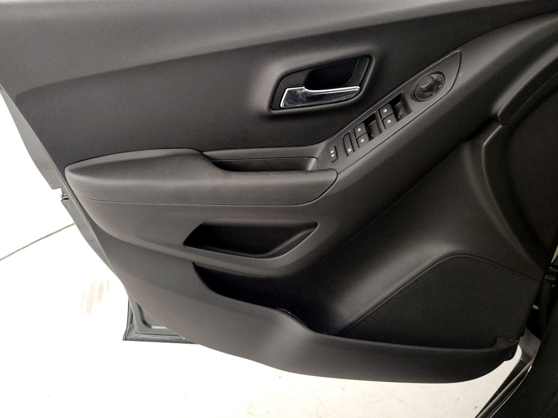 Thumbnail: 2020 Chevrolet Trax - 12