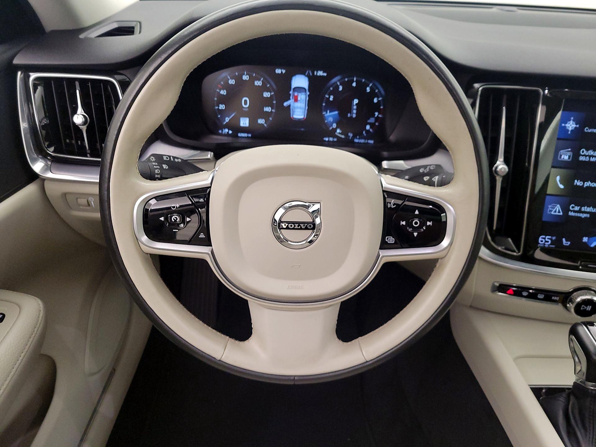 Thumbnail: 2020 Volvo S60 - 10