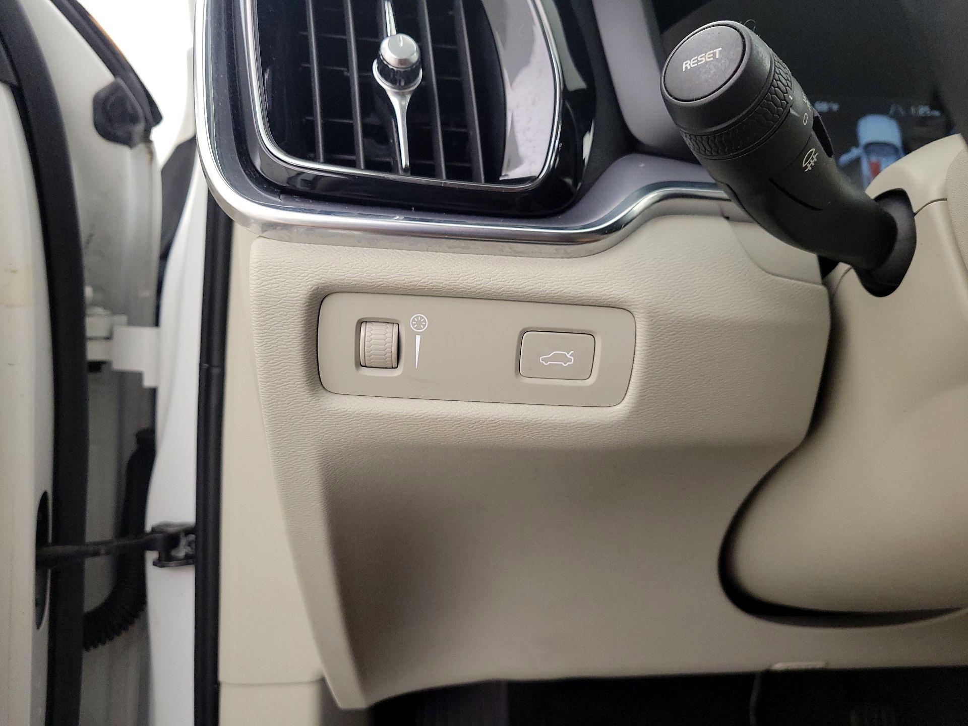 Thumbnail: 2020 Volvo S60 - 13